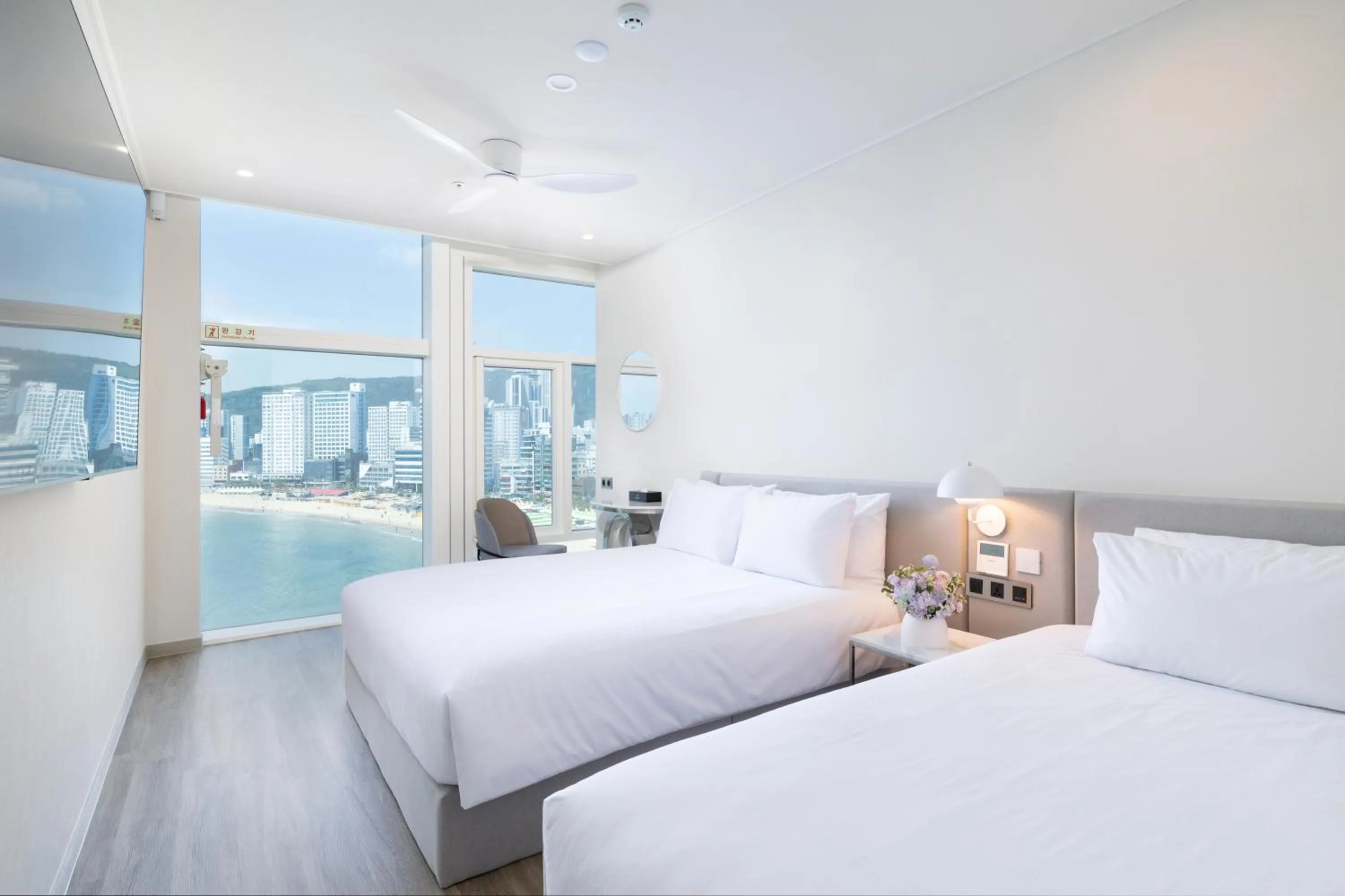 Bed in Ocean The Point Hotel Busan