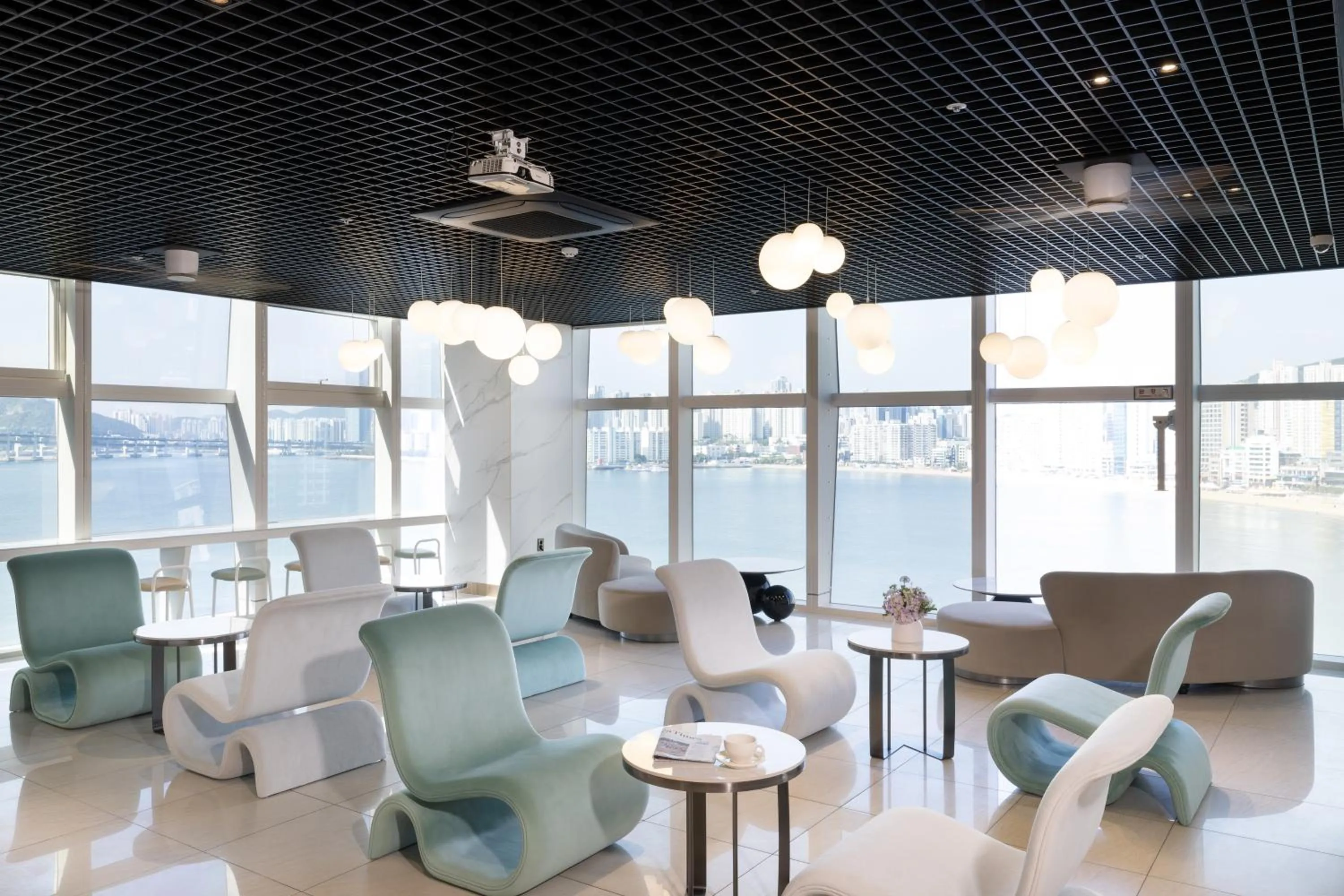 Restaurant/places to eat in Ocean The Point Hotel Busan