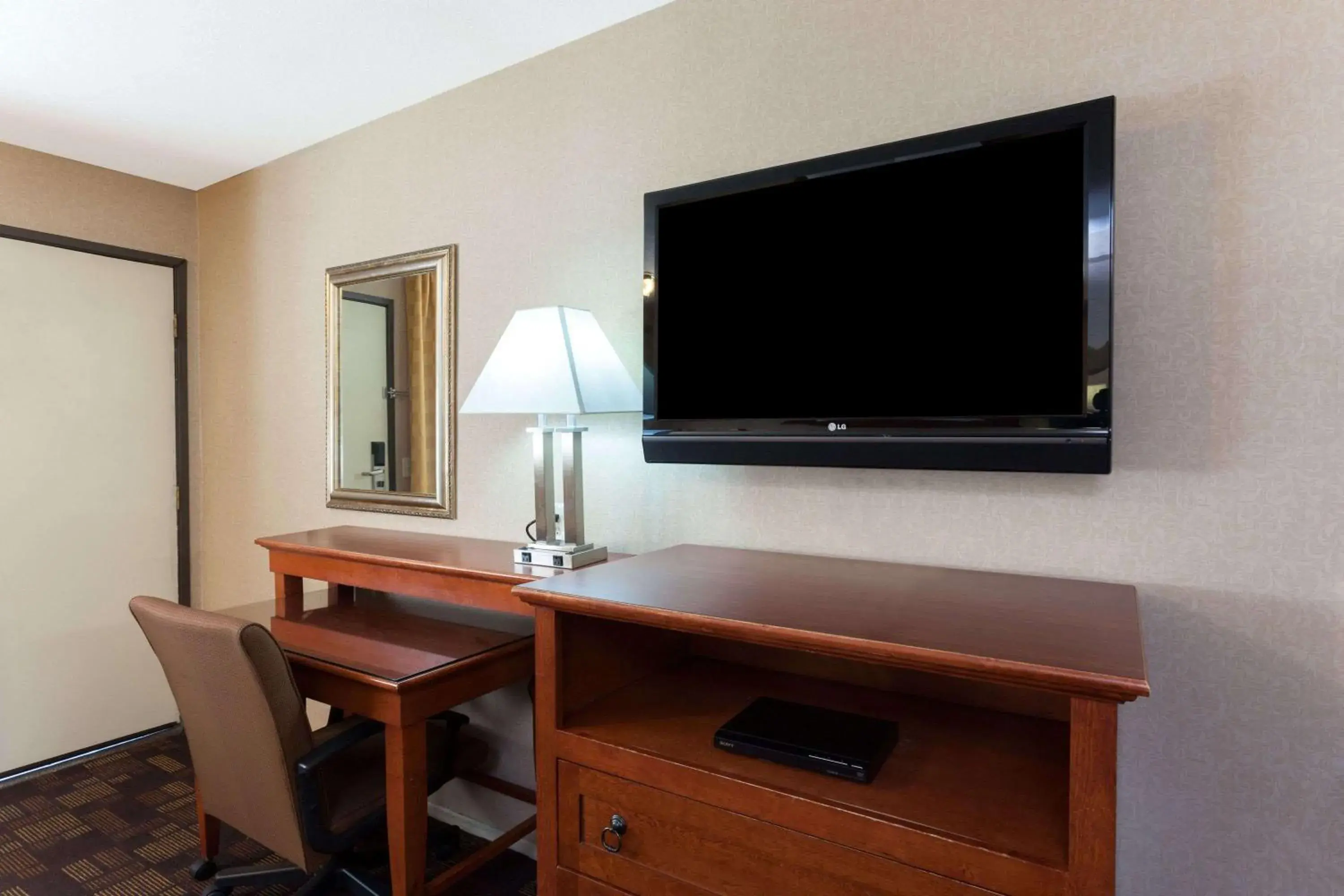 Photo of the whole room in Days Inn by Wyndham Alhambra CA Photo of the whole room in Days Inn by Wyndham Alhambra CA