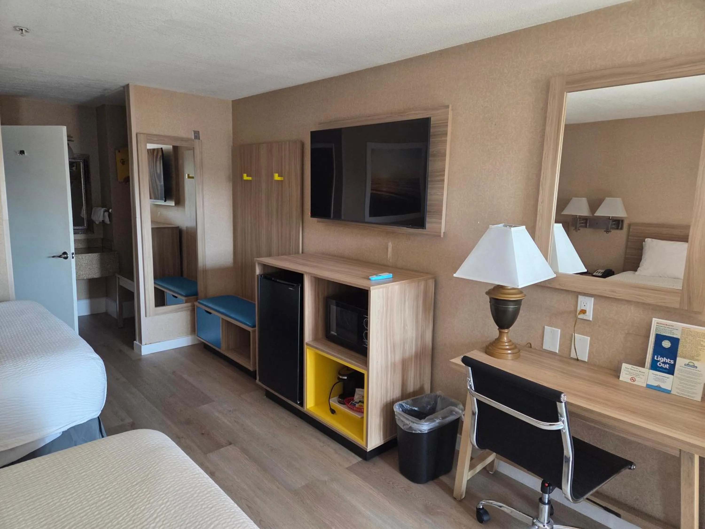 Bed in Days Inn by Wyndham Alhambra CA