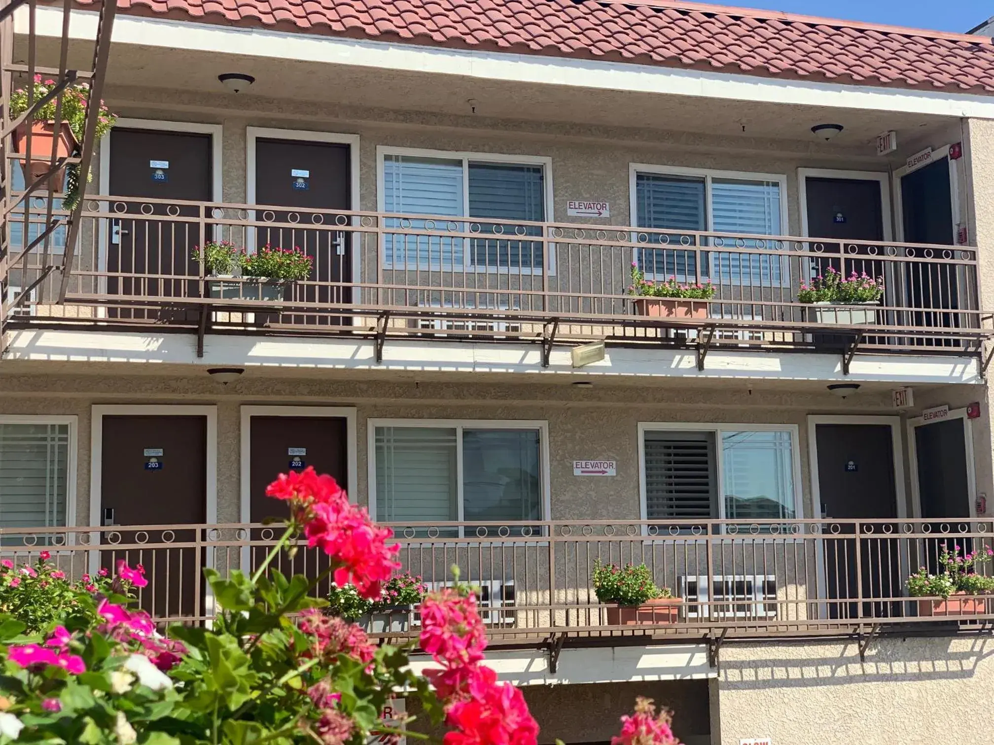 Property building in Days Inn by Wyndham Alhambra CA Property building in Days Inn by Wyndham Alhambra CA