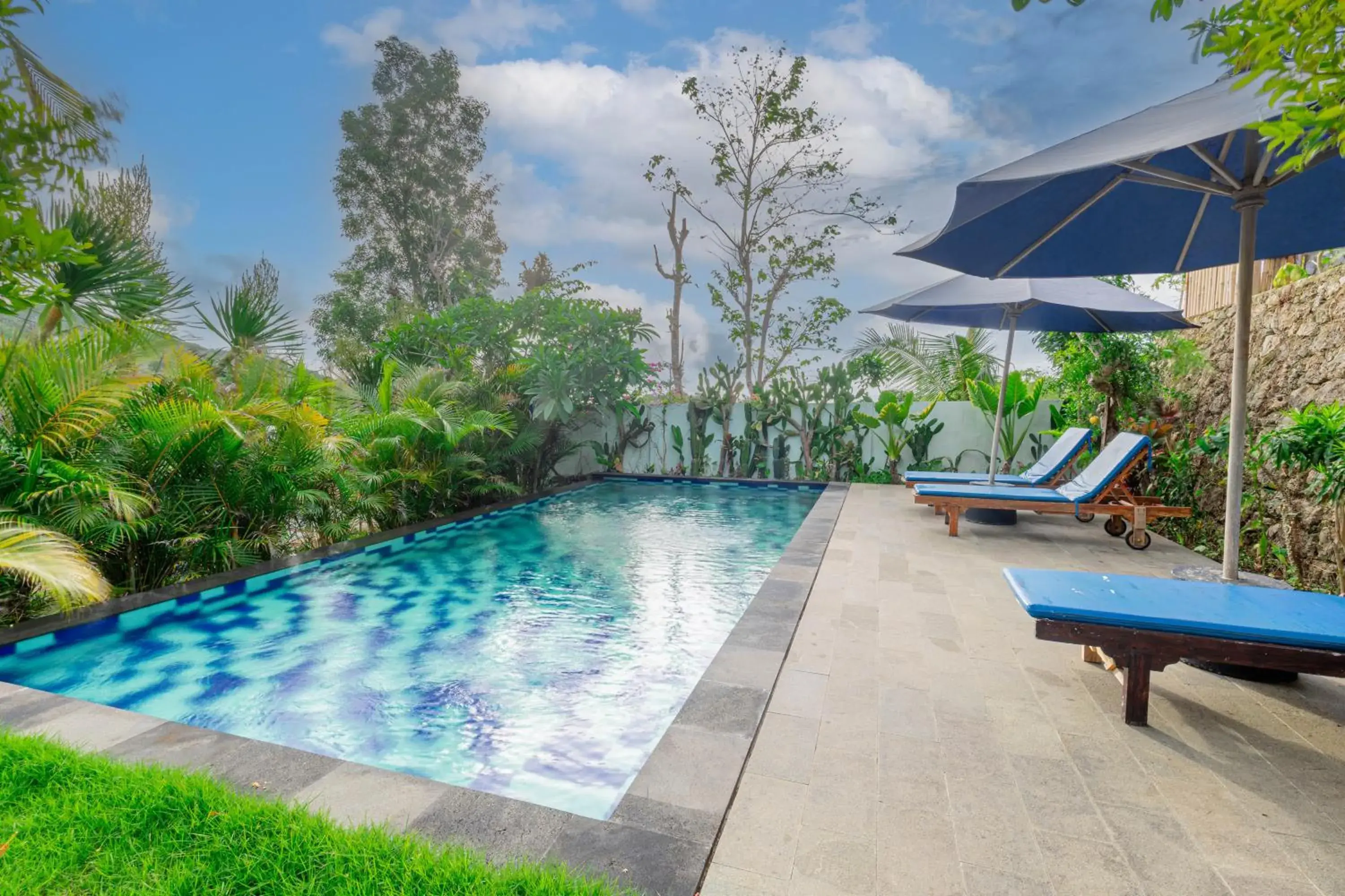 Swimming pool in Bhavana Cottage Swimming pool in Bhavana Cottage