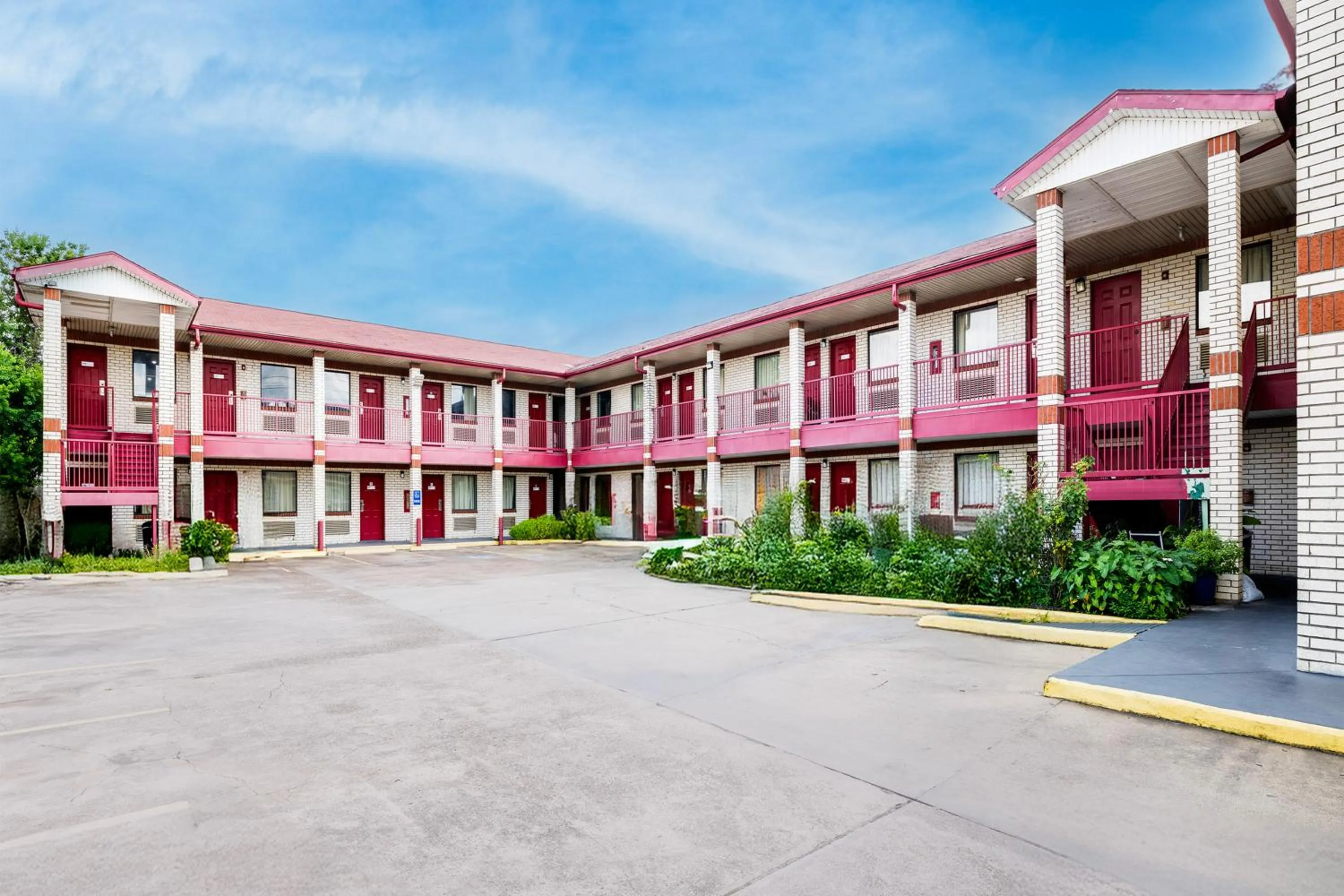 Property building in Hotel O Luxury Inn Channelview Baytown I-10