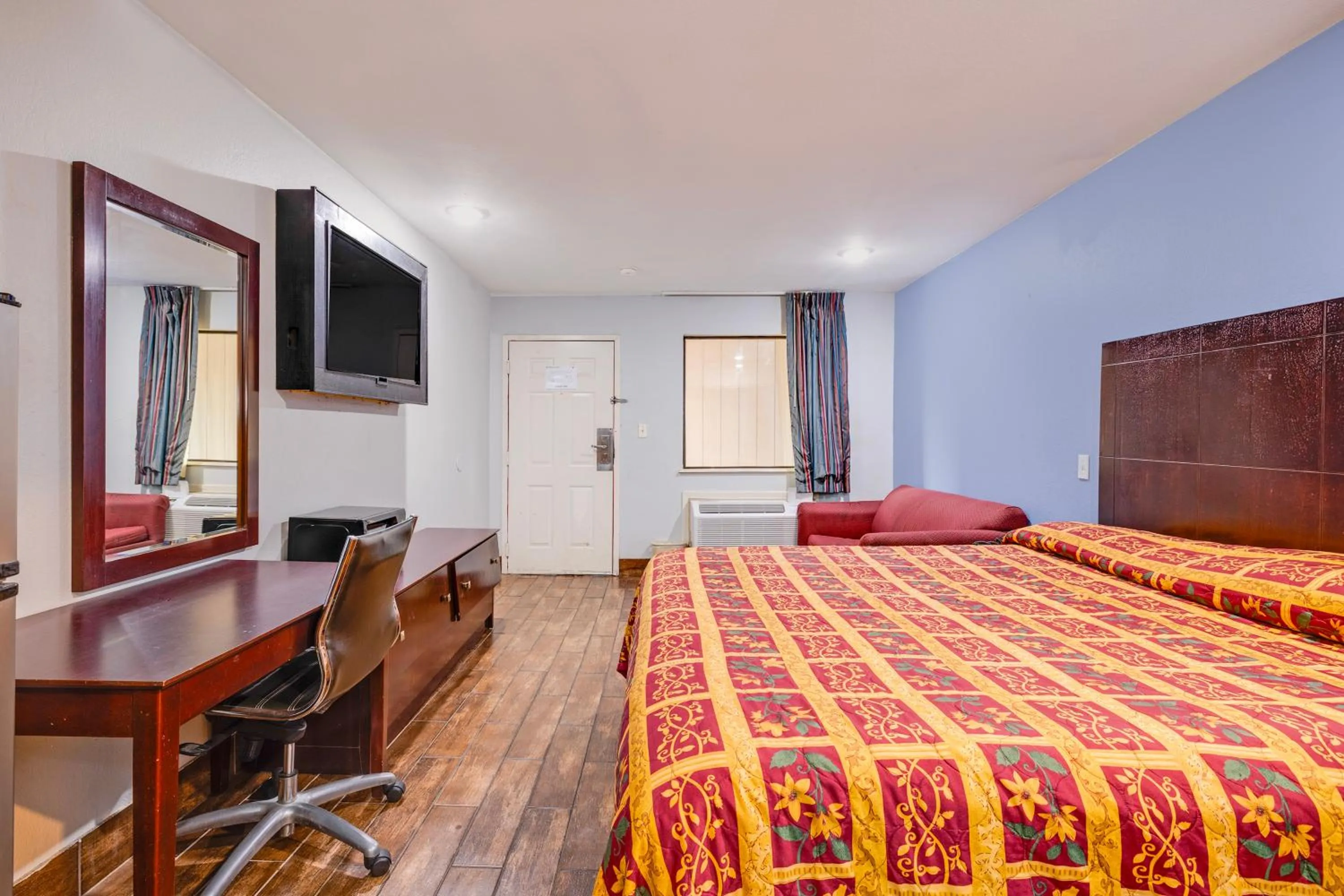 Bedroom, Bed in Hotel O Luxury Inn Channelview Baytown I-10