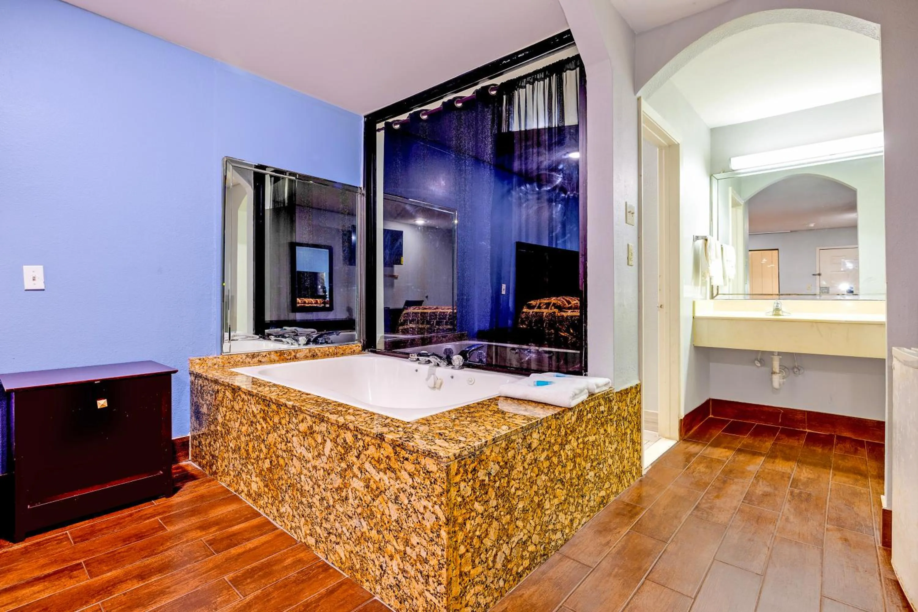 Hot Tub in Hotel O Luxury Inn Channelview Baytown I-10