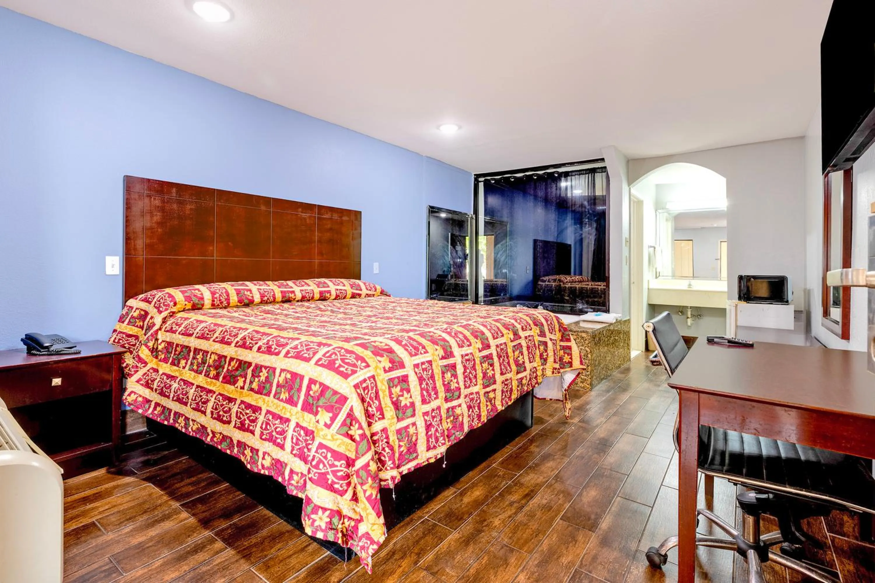 Bedroom, Bed in Hotel O Luxury Inn Channelview Baytown I-10