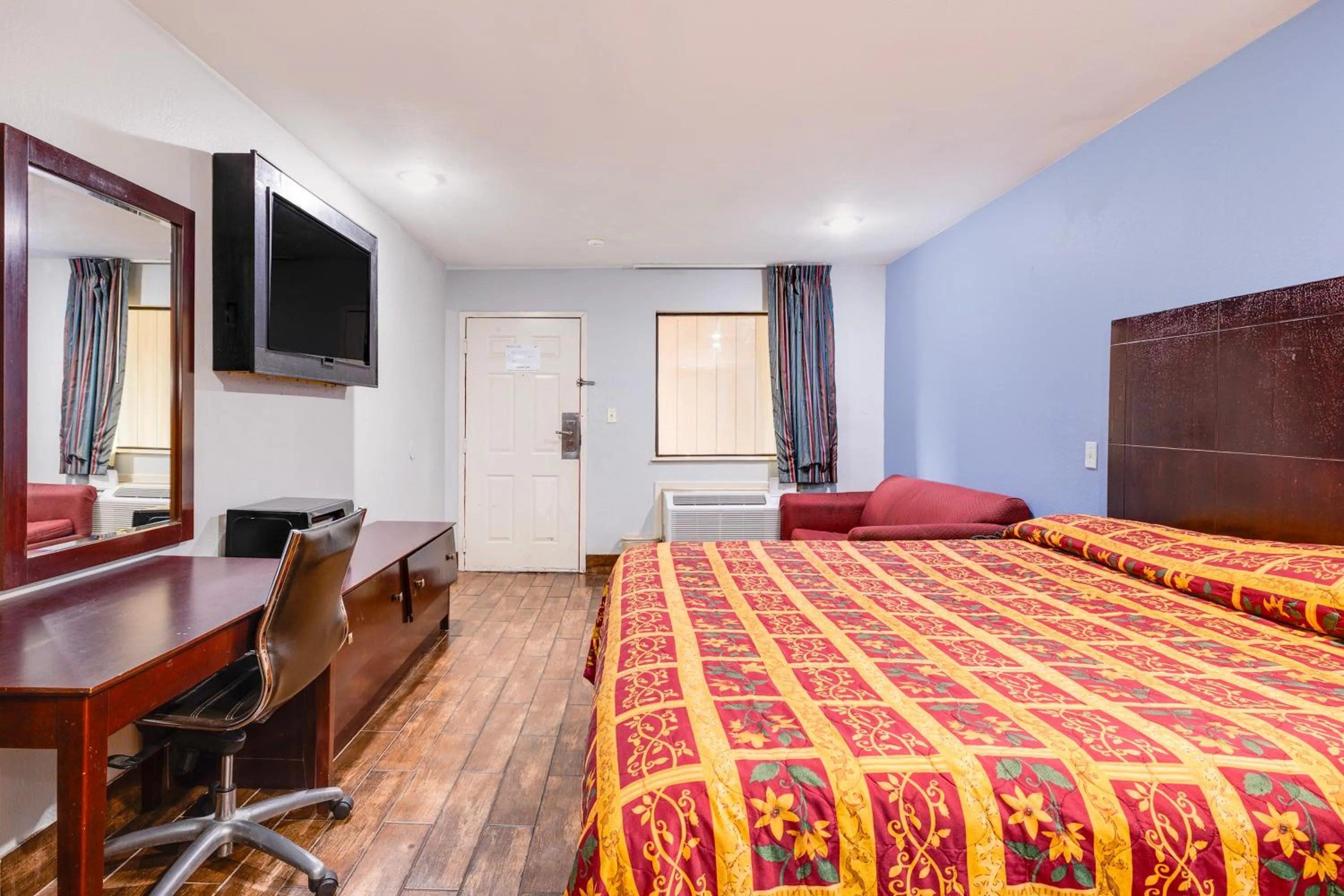 Bedroom, Bed in Hotel O Luxury Inn Channelview Baytown I-10