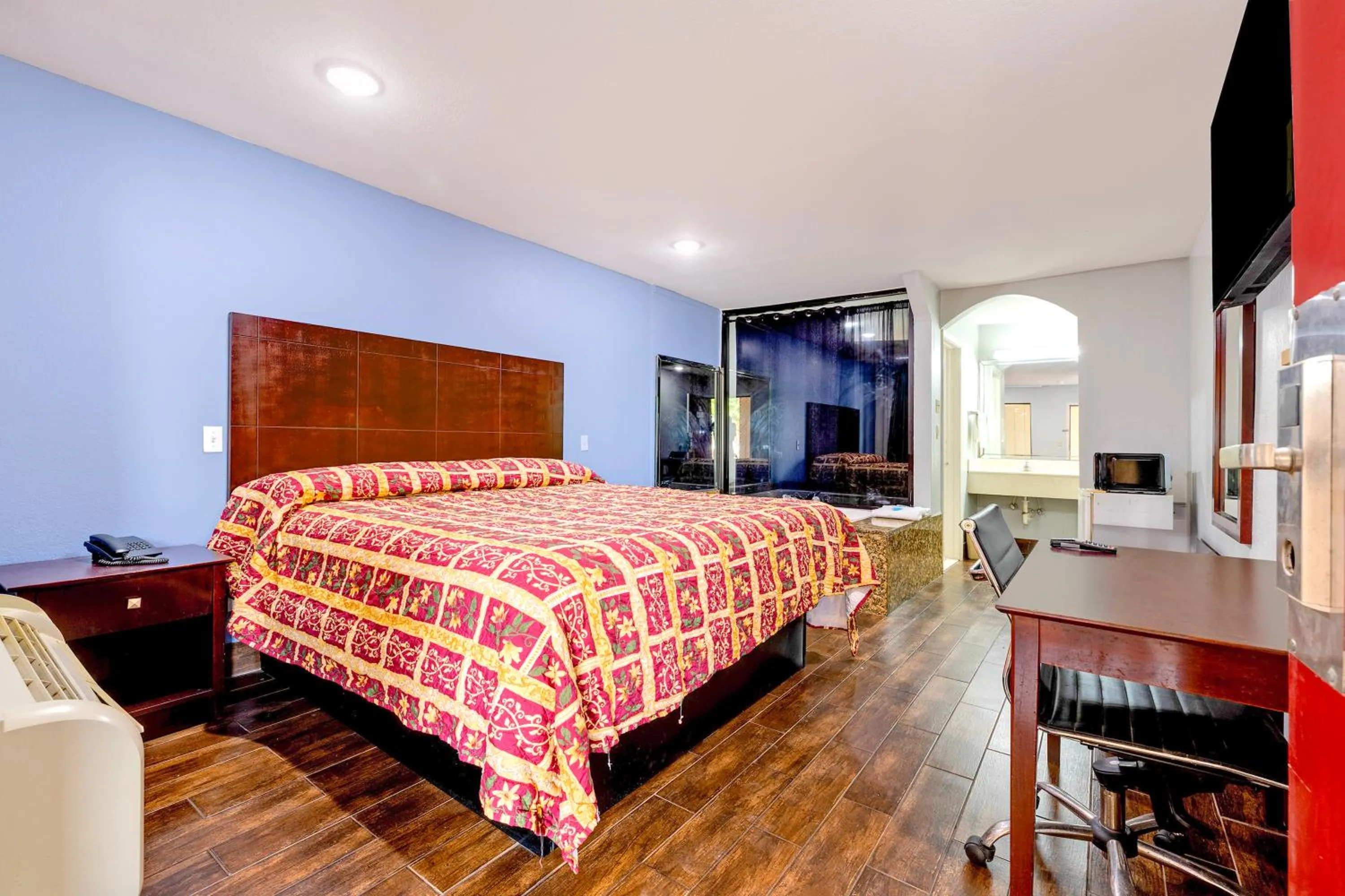 Bedroom, Bed in Hotel O Luxury Inn Channelview Baytown I-10