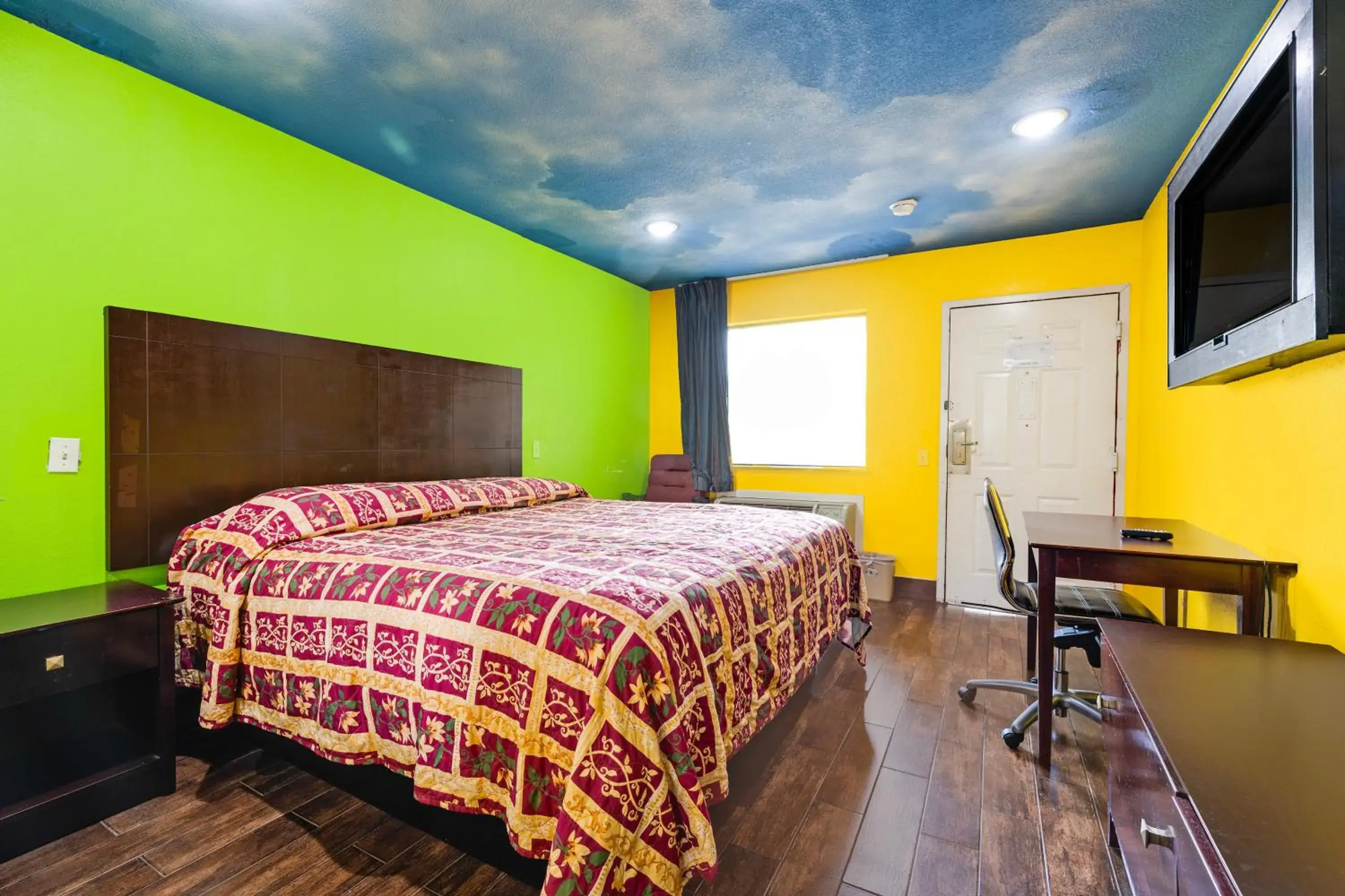 King Bed Accessible Smoking in Hotel O Luxury Inn Channelview Baytown I-10 King Bed Accessible Smoking in Hotel O Luxury Inn Channelview Baytown I-10