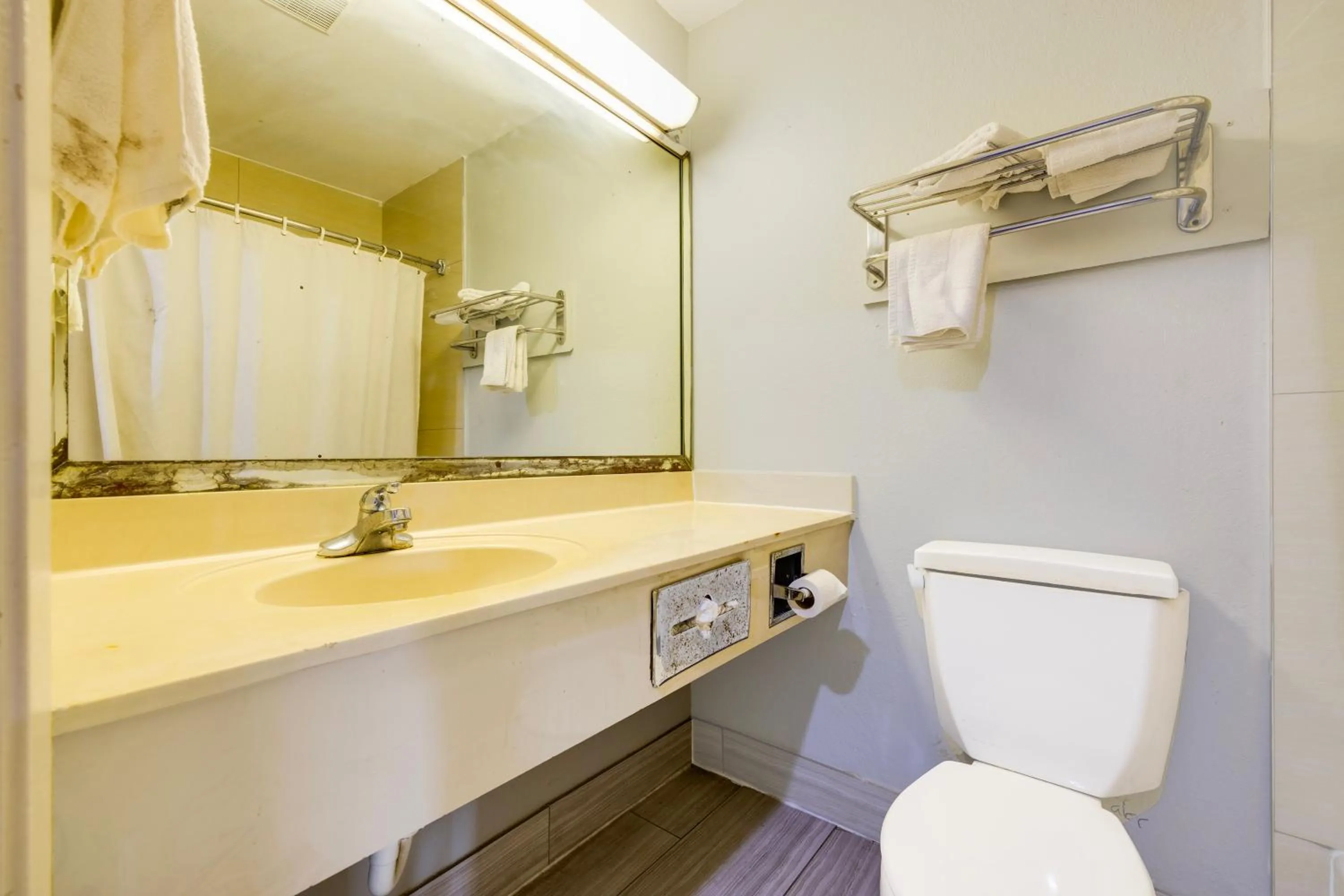 Bathroom in Hotel O Luxury Inn Channelview Baytown I-10