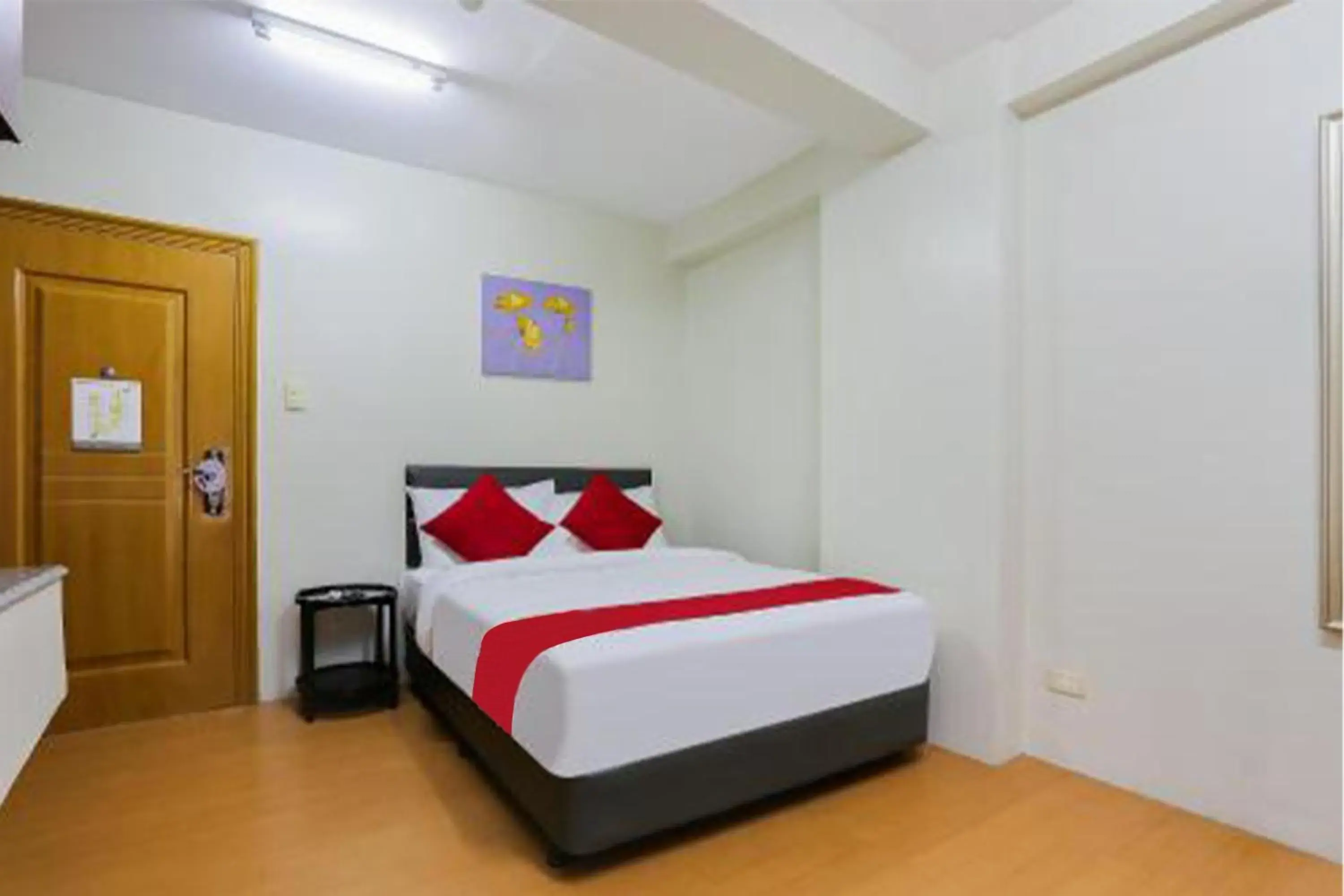 Standard Double Room in Anglo Residences Manila Standard Double Room in Anglo Residences Manila