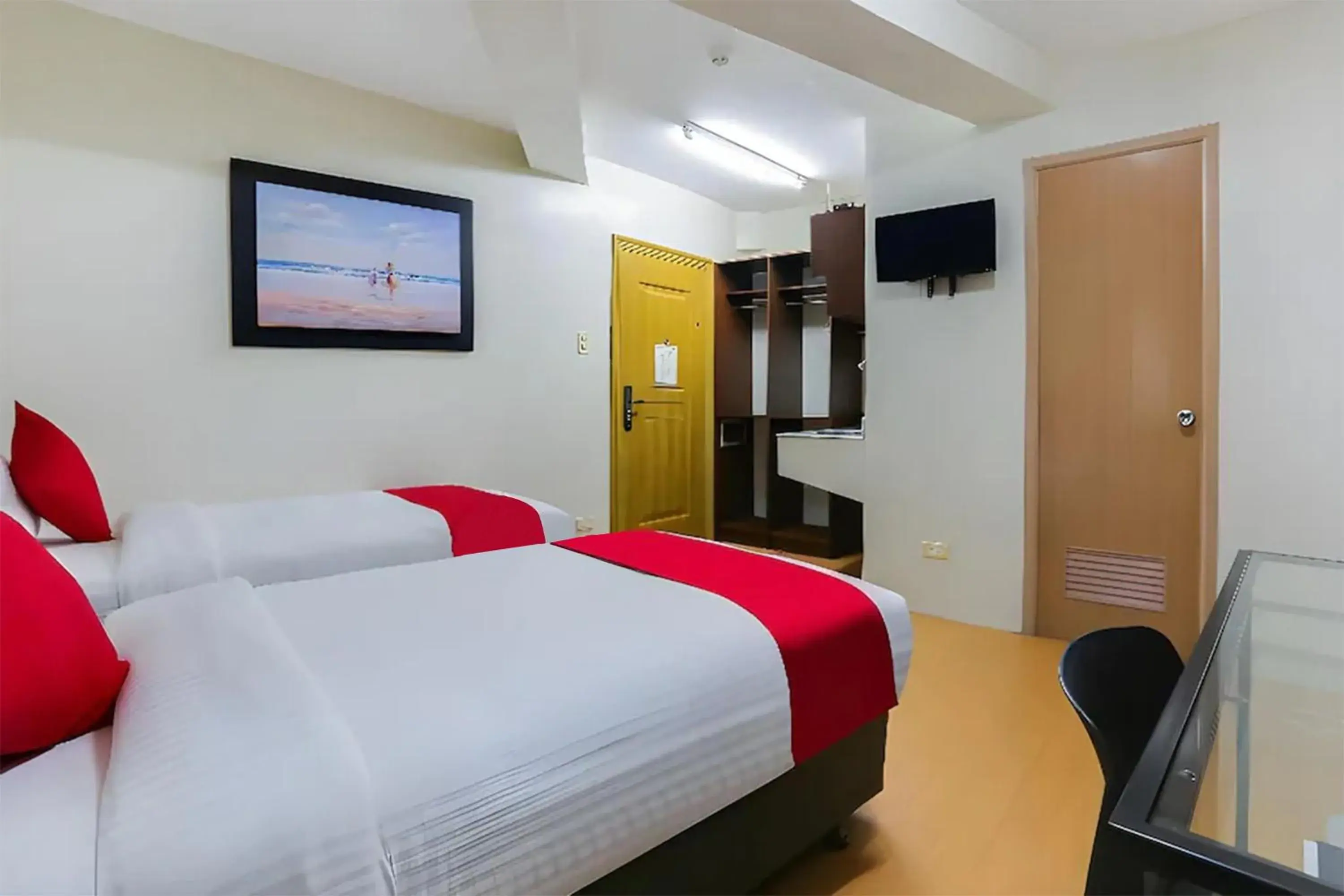 Deluxe Twin Room in Anglo Residences Manila Deluxe Twin Room in Anglo Residences Manila