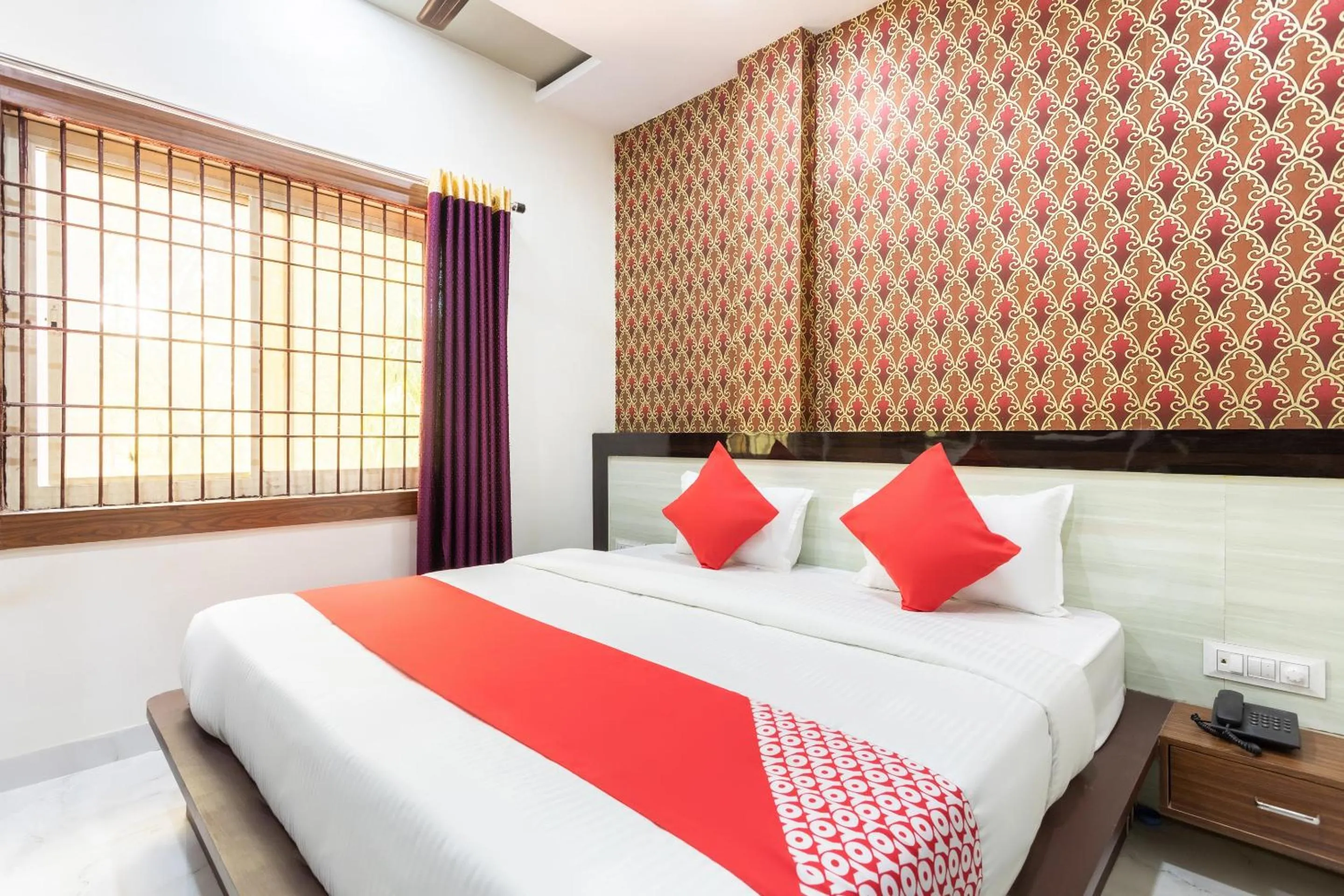 Bedroom, Bed in Hotel O Savitri Regency