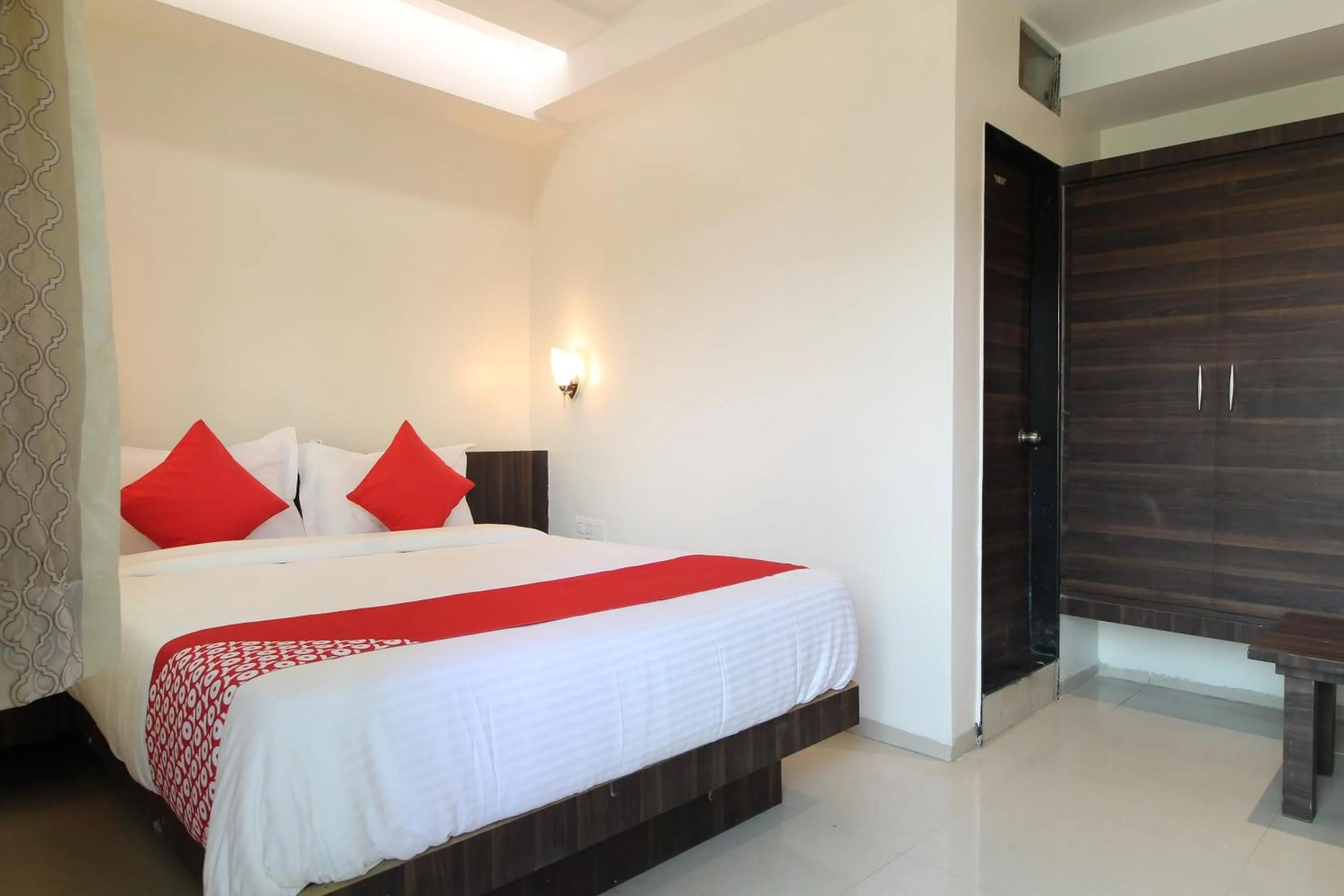 Bedroom, Bed in Hotel O New Pune