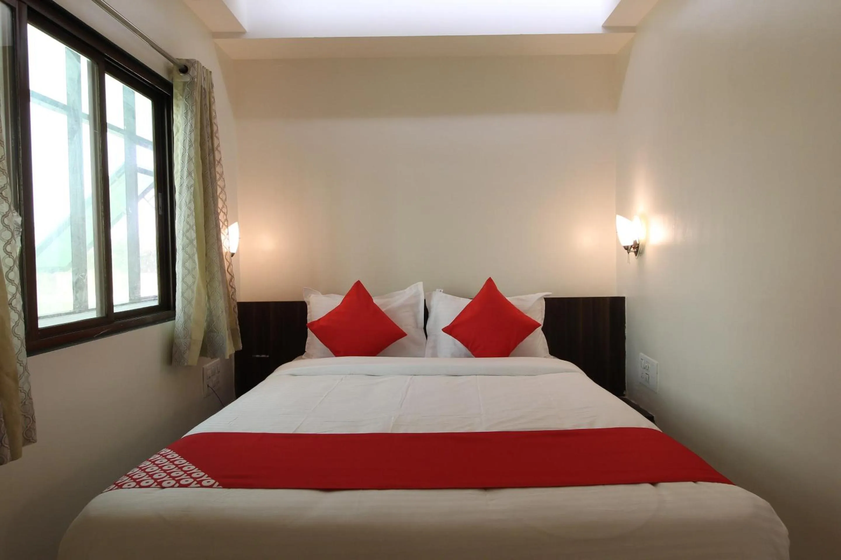 Bedroom, Bed in Hotel O New Pune