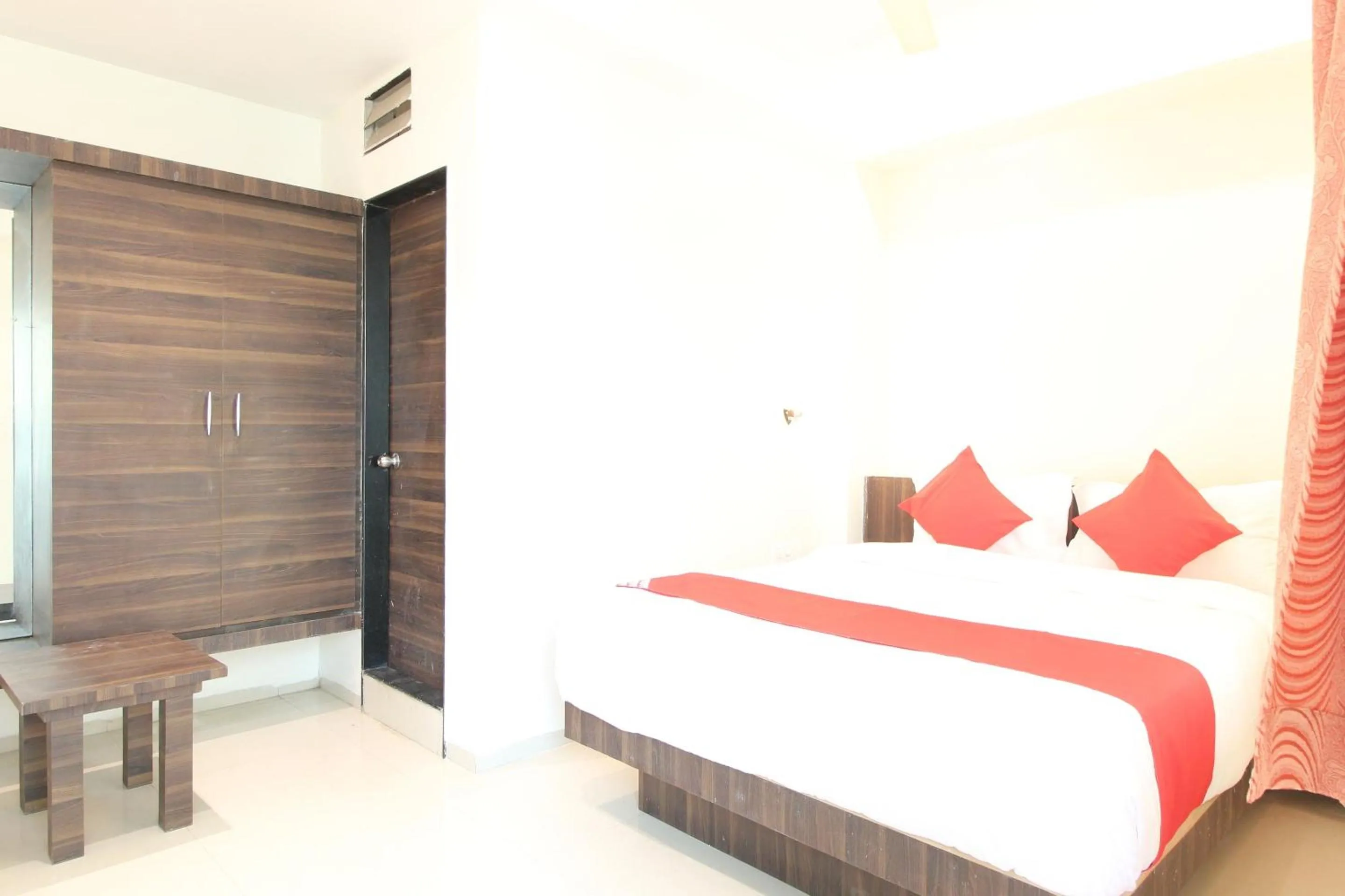 Bedroom, Bed in Hotel O New Pune