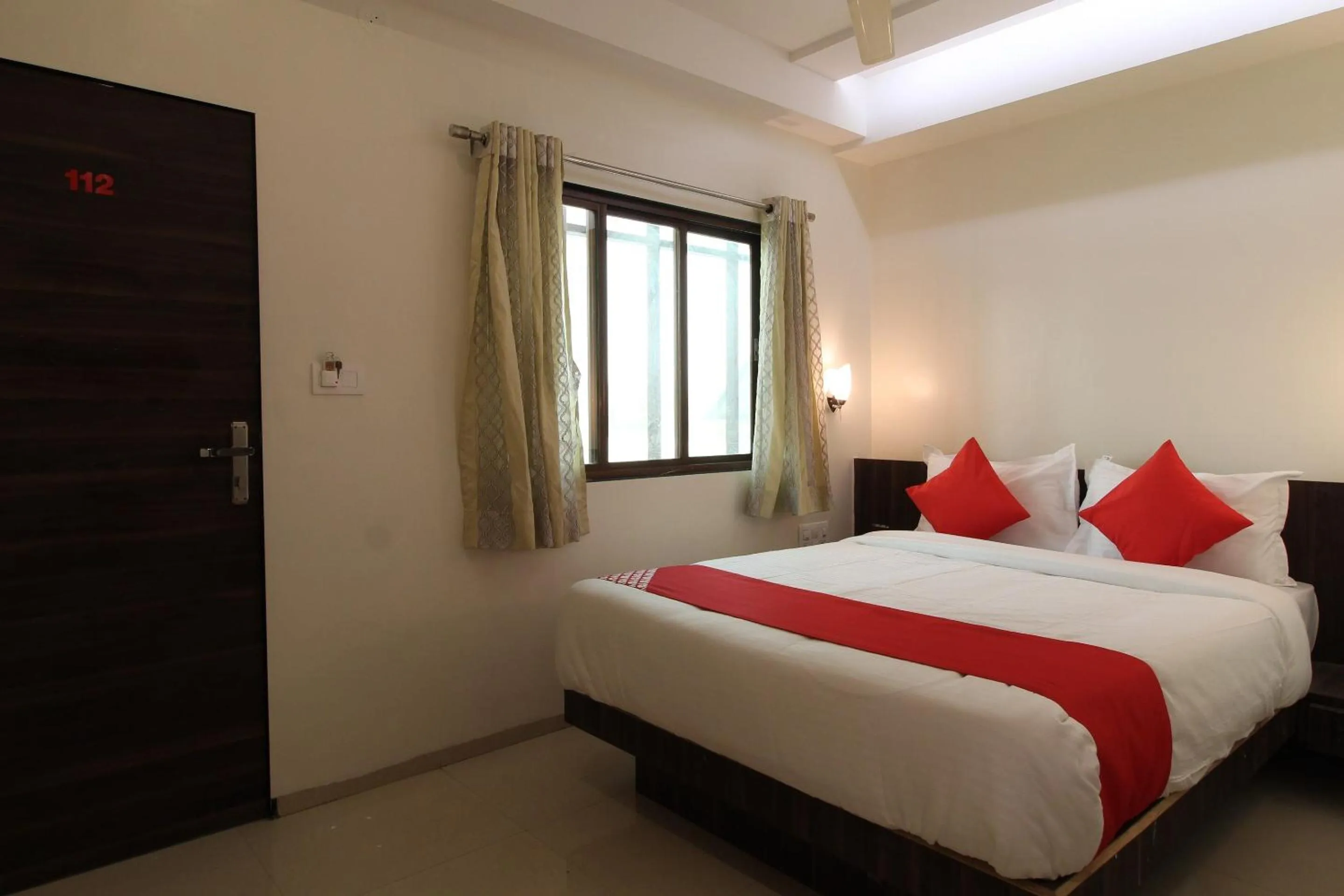 Bedroom, Bed in Hotel O New Pune