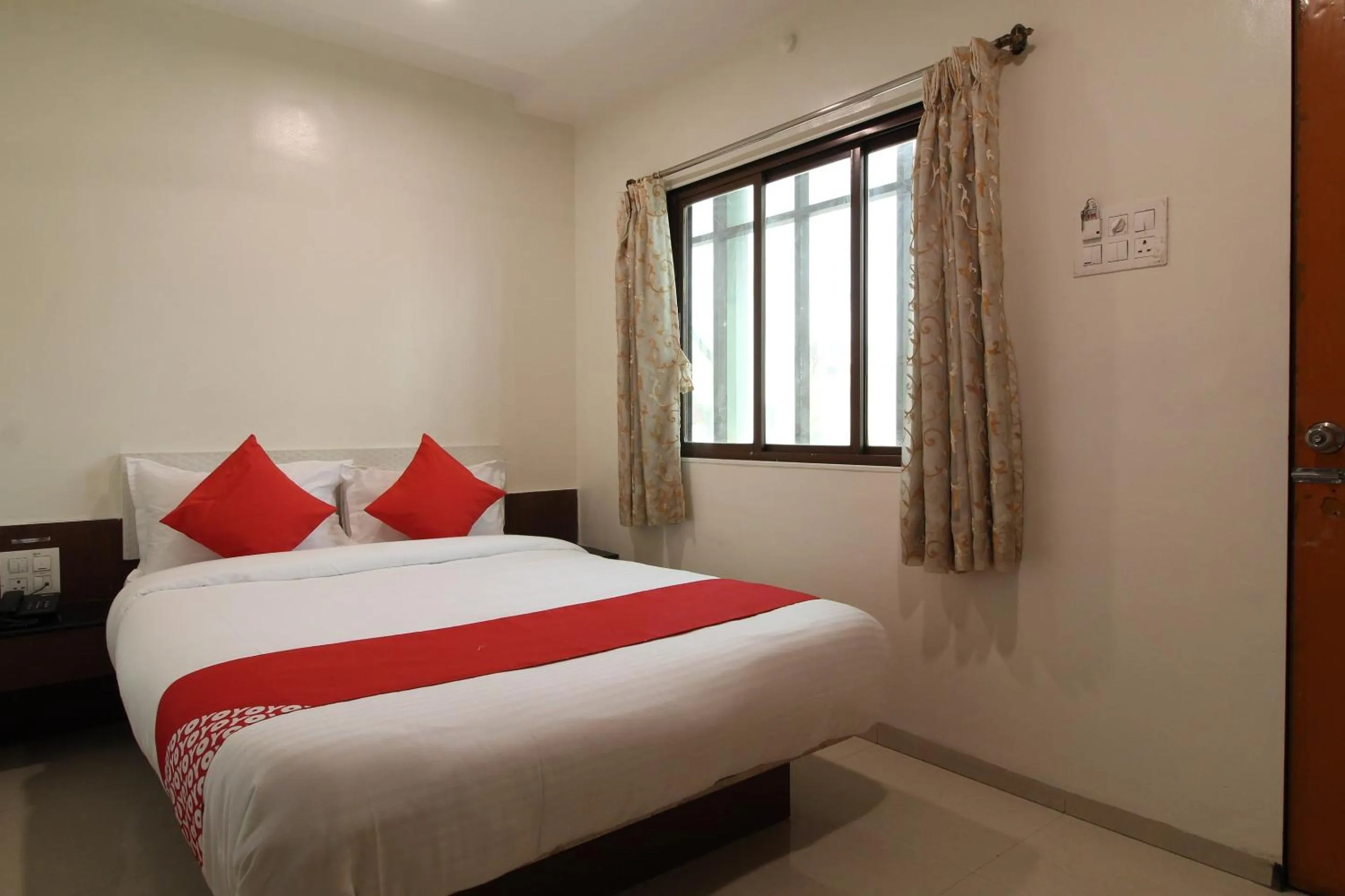 Bedroom, Bed in Hotel O New Pune