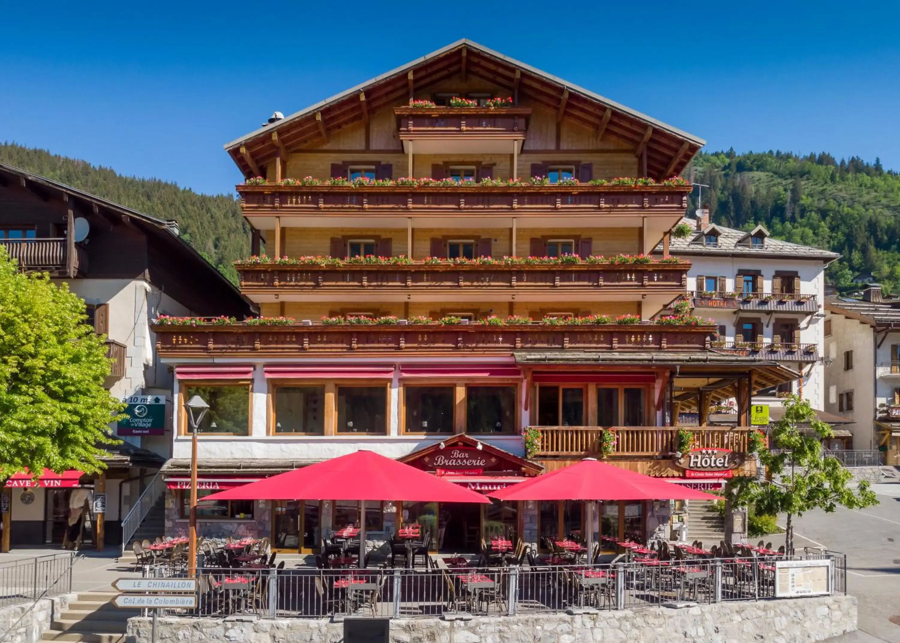 Facade/entrance in Logis La Croix-Saint-Maurice Facade/entrance in Logis La Croix-Saint-Maurice