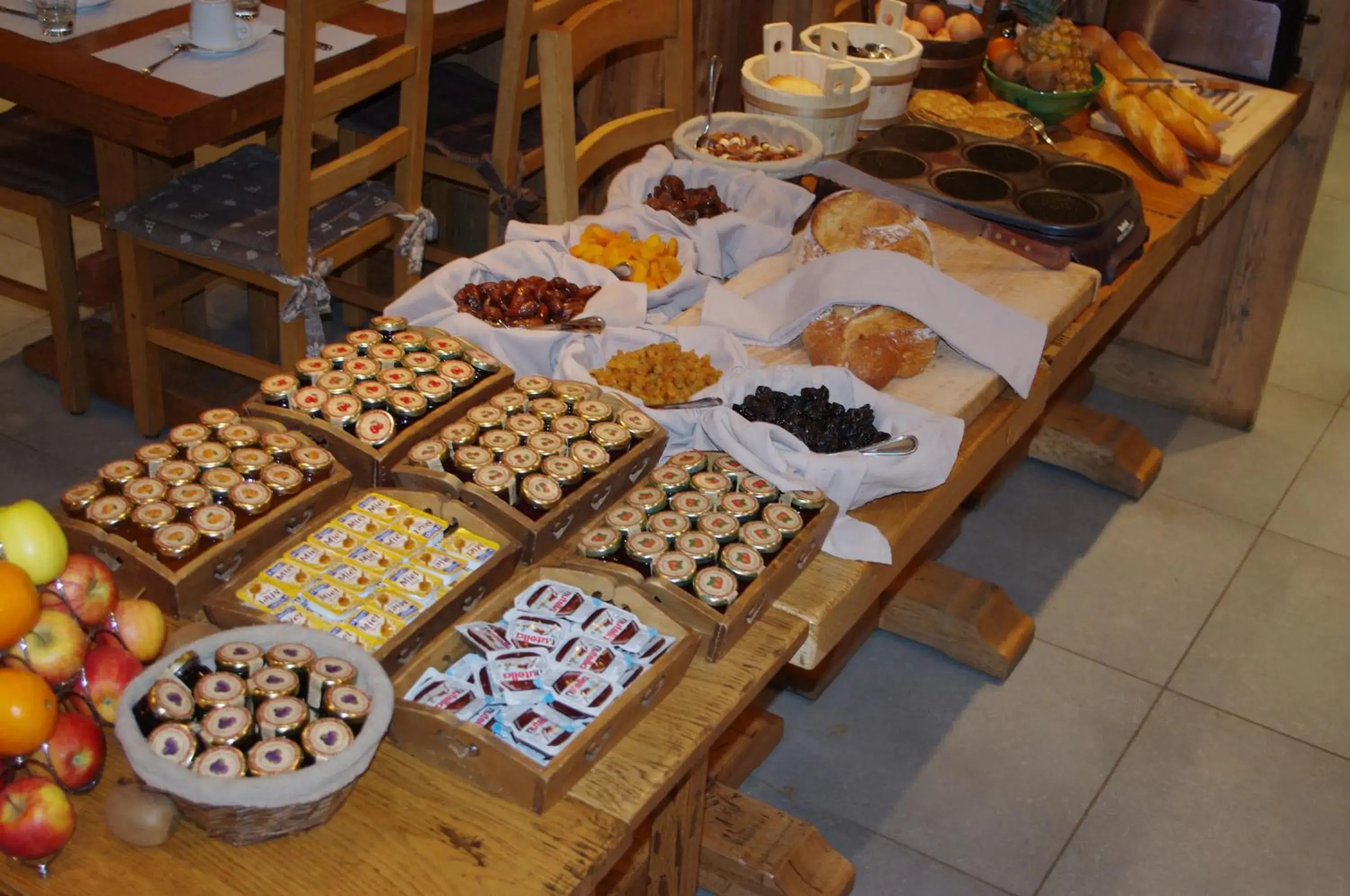 Buffet breakfast in Logis La Croix-Saint-Maurice Buffet breakfast in Logis La Croix-Saint-Maurice