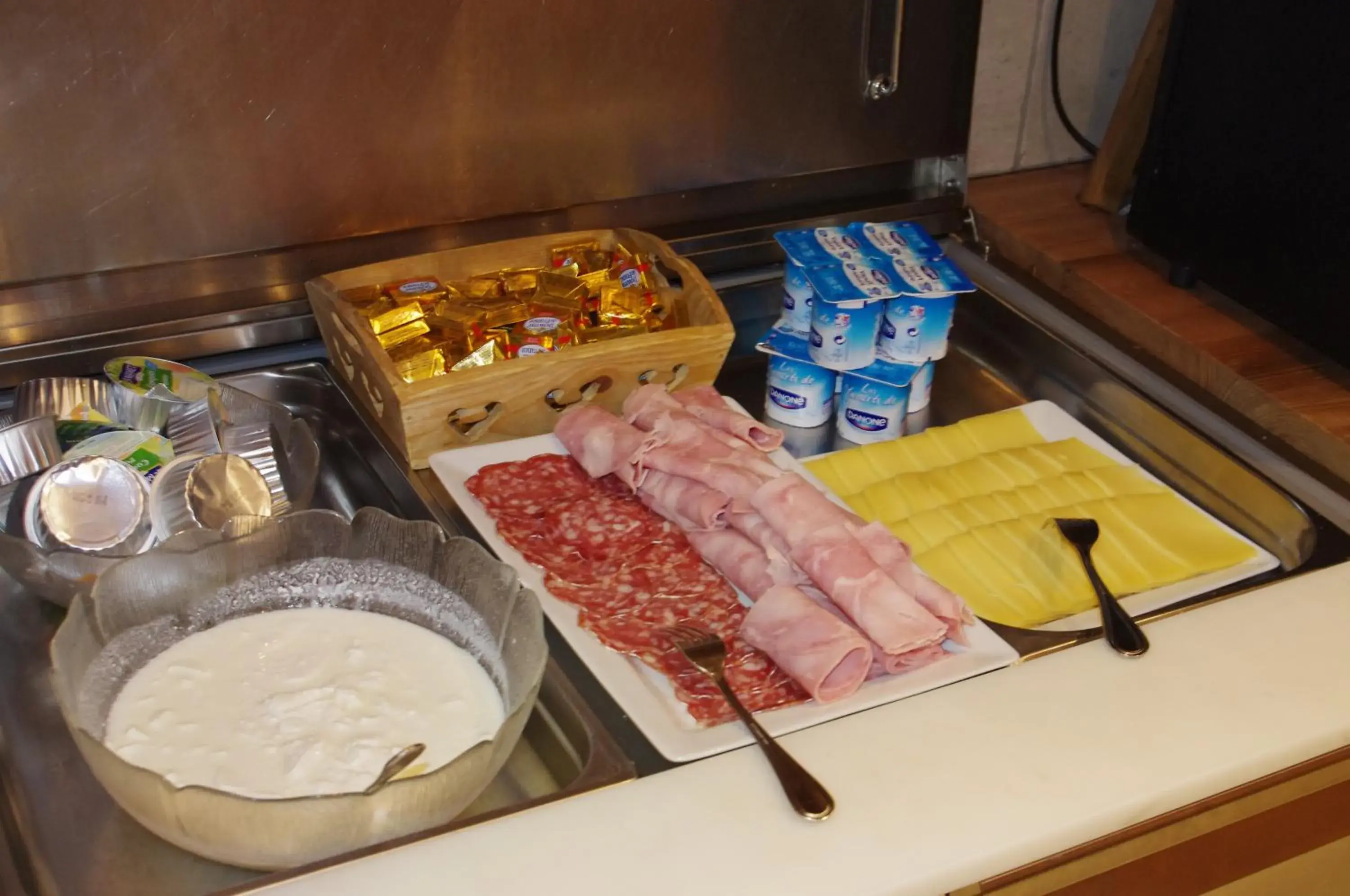 Buffet breakfast in Logis La Croix-Saint-Maurice Buffet breakfast in Logis La Croix-Saint-Maurice