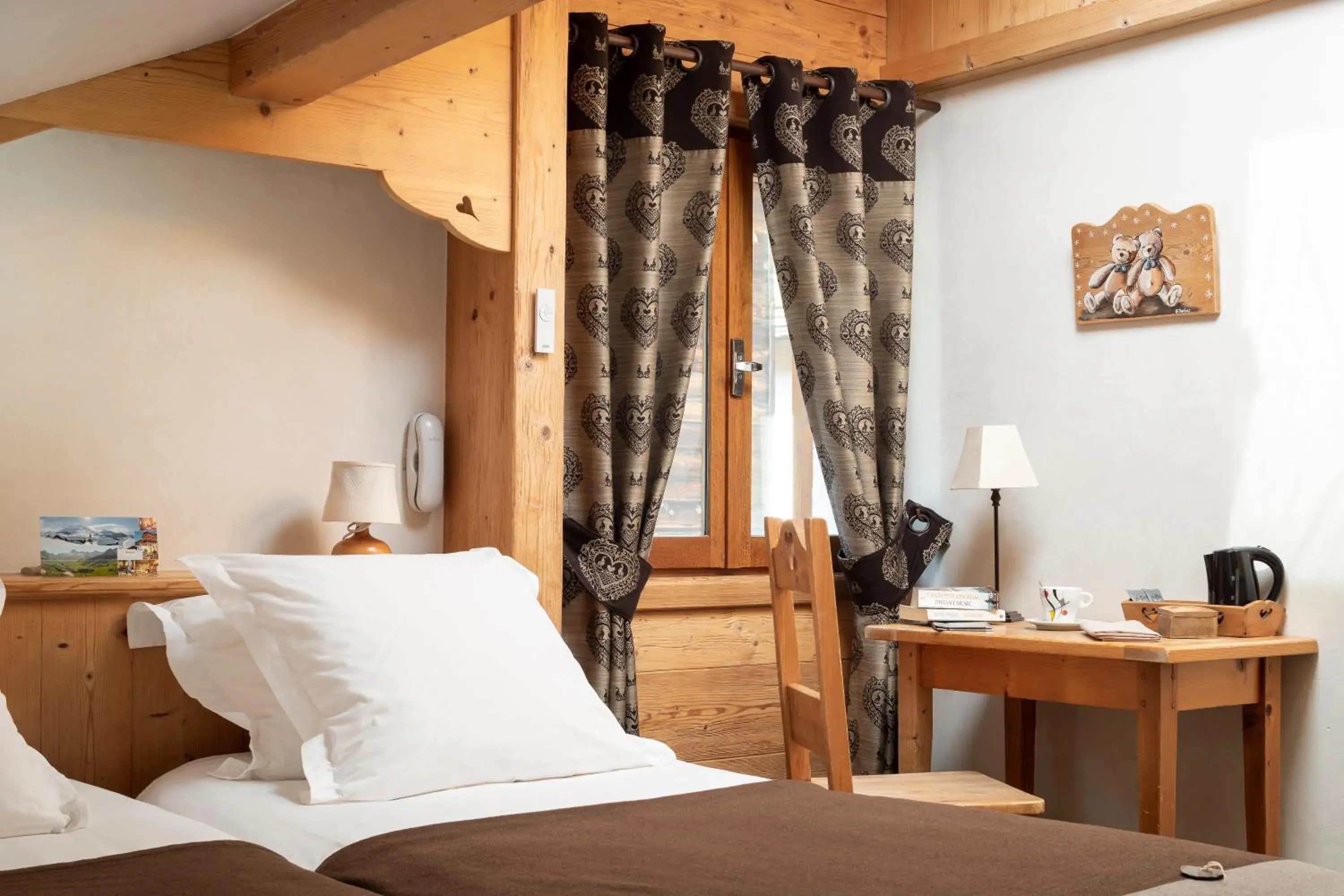 Bed in Logis La Croix-Saint-Maurice Bed in Logis La Croix-Saint-Maurice