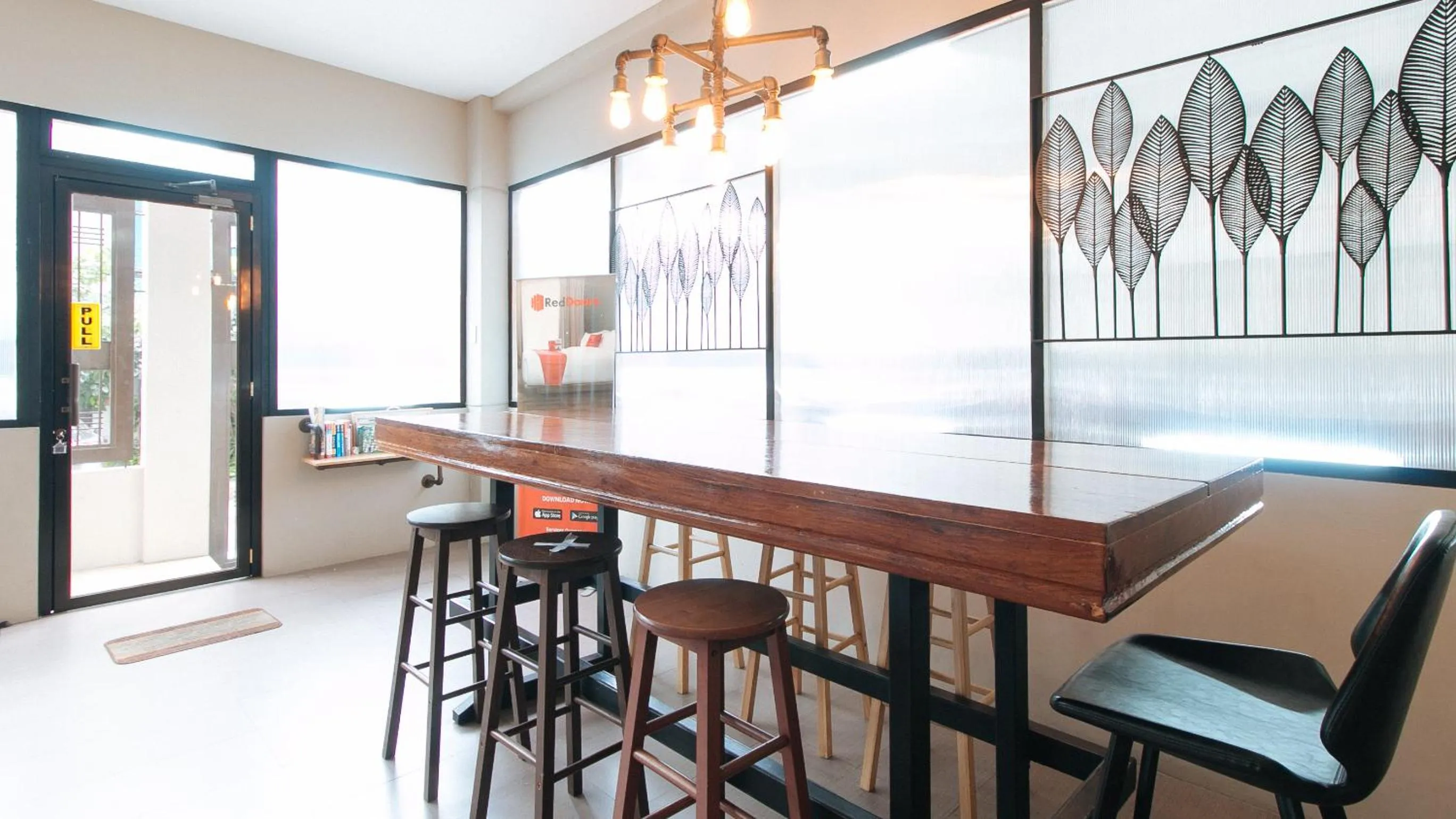 Lobby or reception, Lounge/Bar in RedDoorz near Osmeña Hway2 - Quarantine Hotel