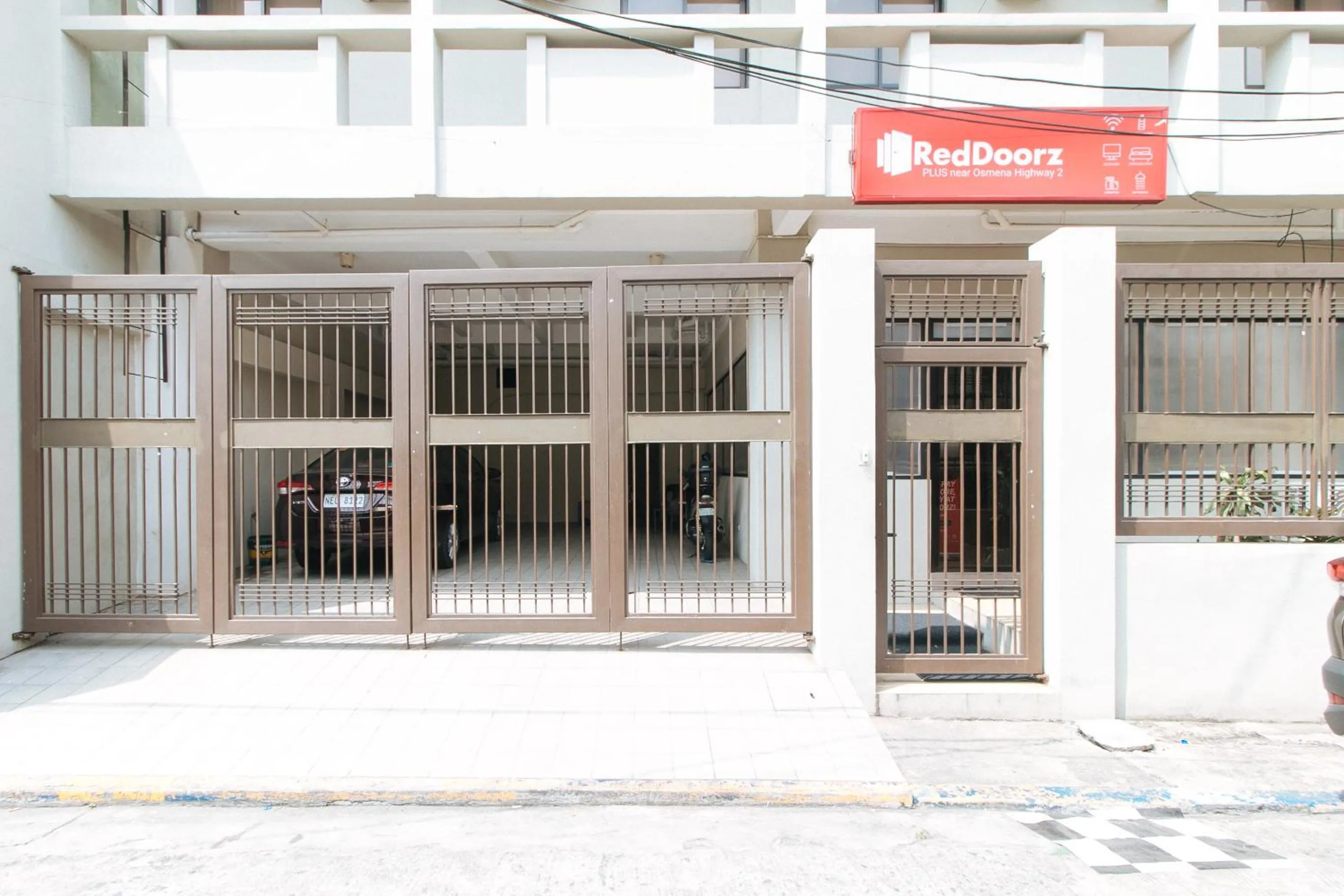 Facade/entrance in RedDoorz near Osmeña Hway2 - Quarantine Hotel