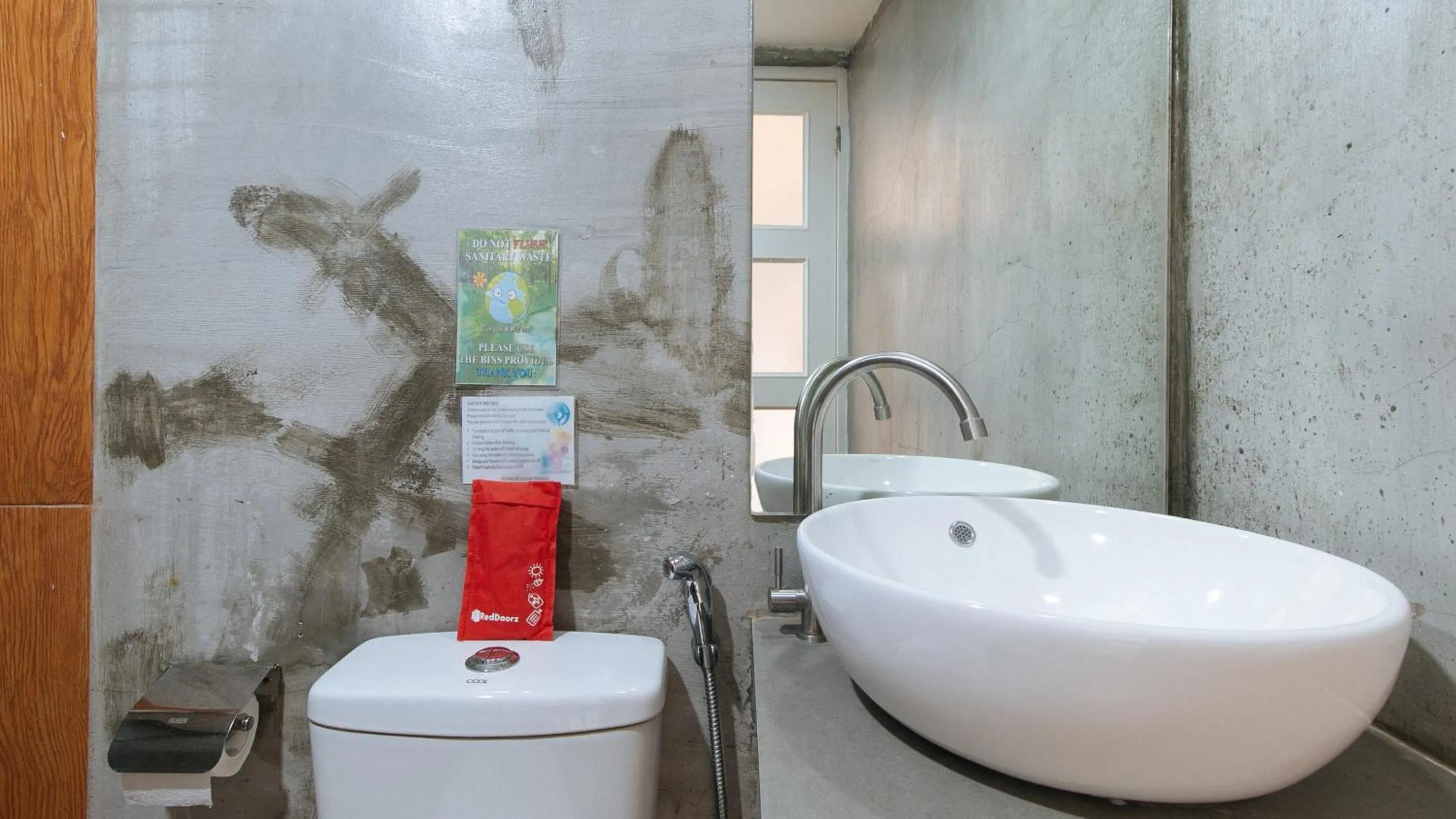 Bathroom in RedDoorz Plus at BGC near St Lukes