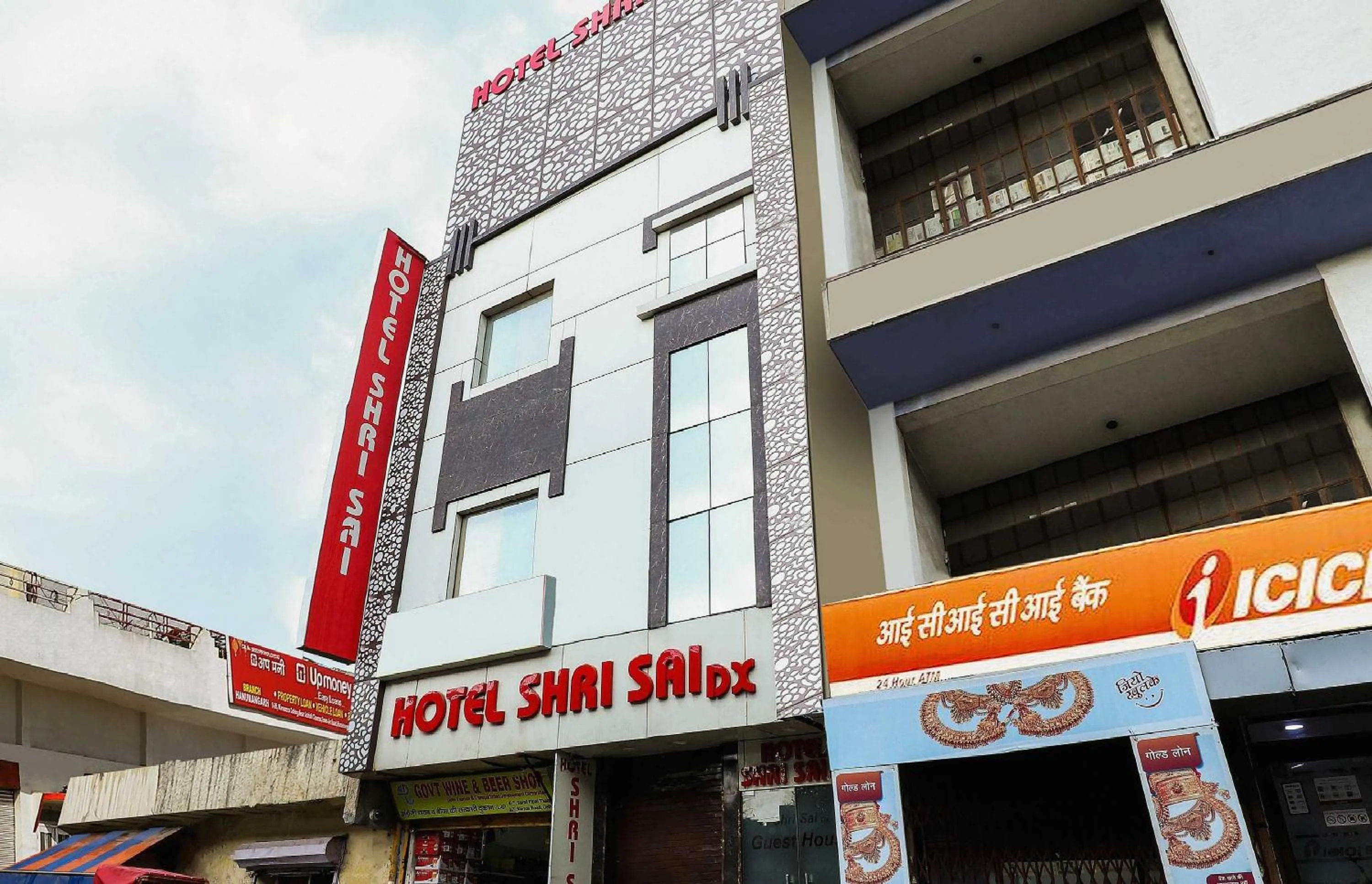 Facade/entrance in Hotel O Shri Sai