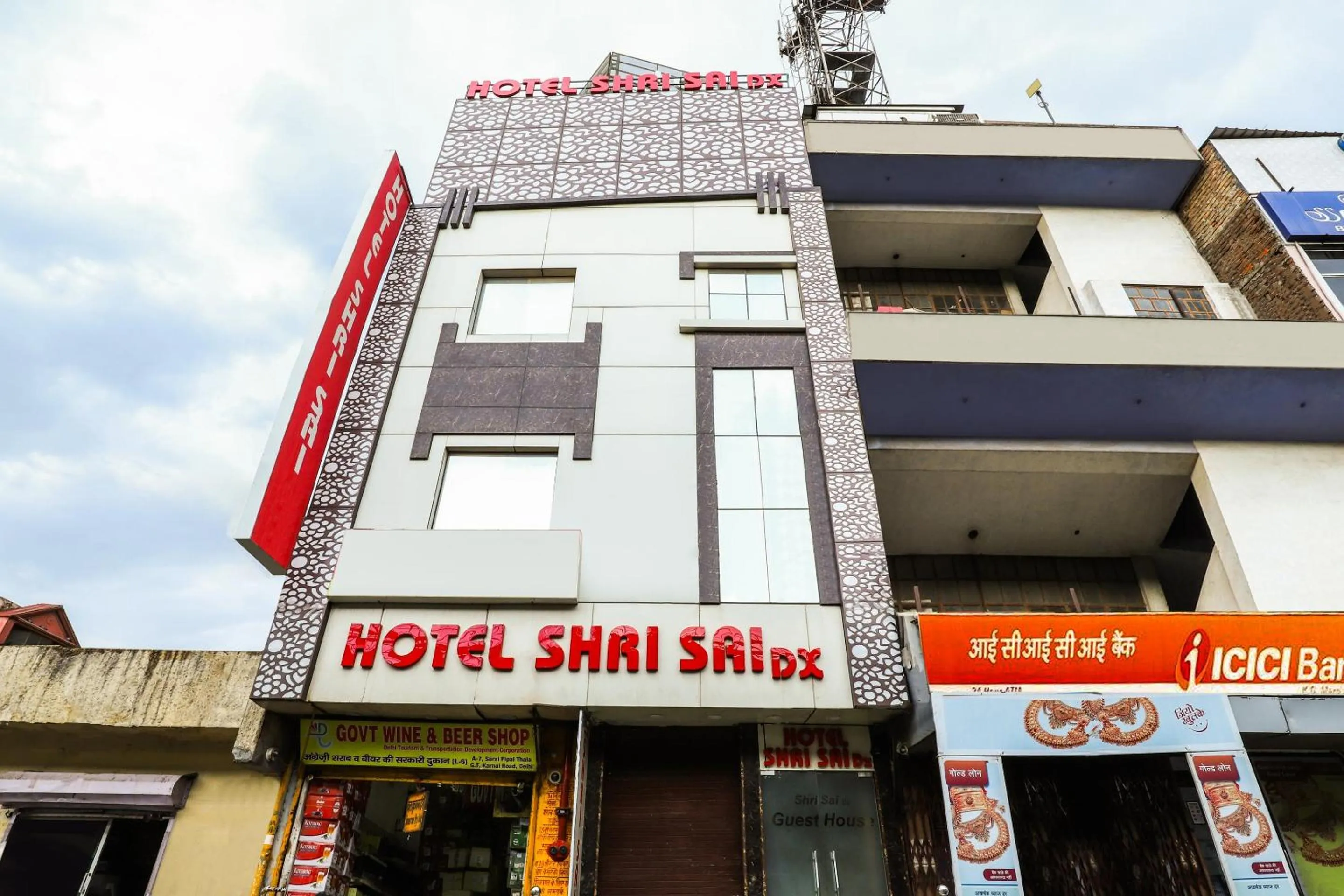 Facade/entrance in Hotel O Shri Sai