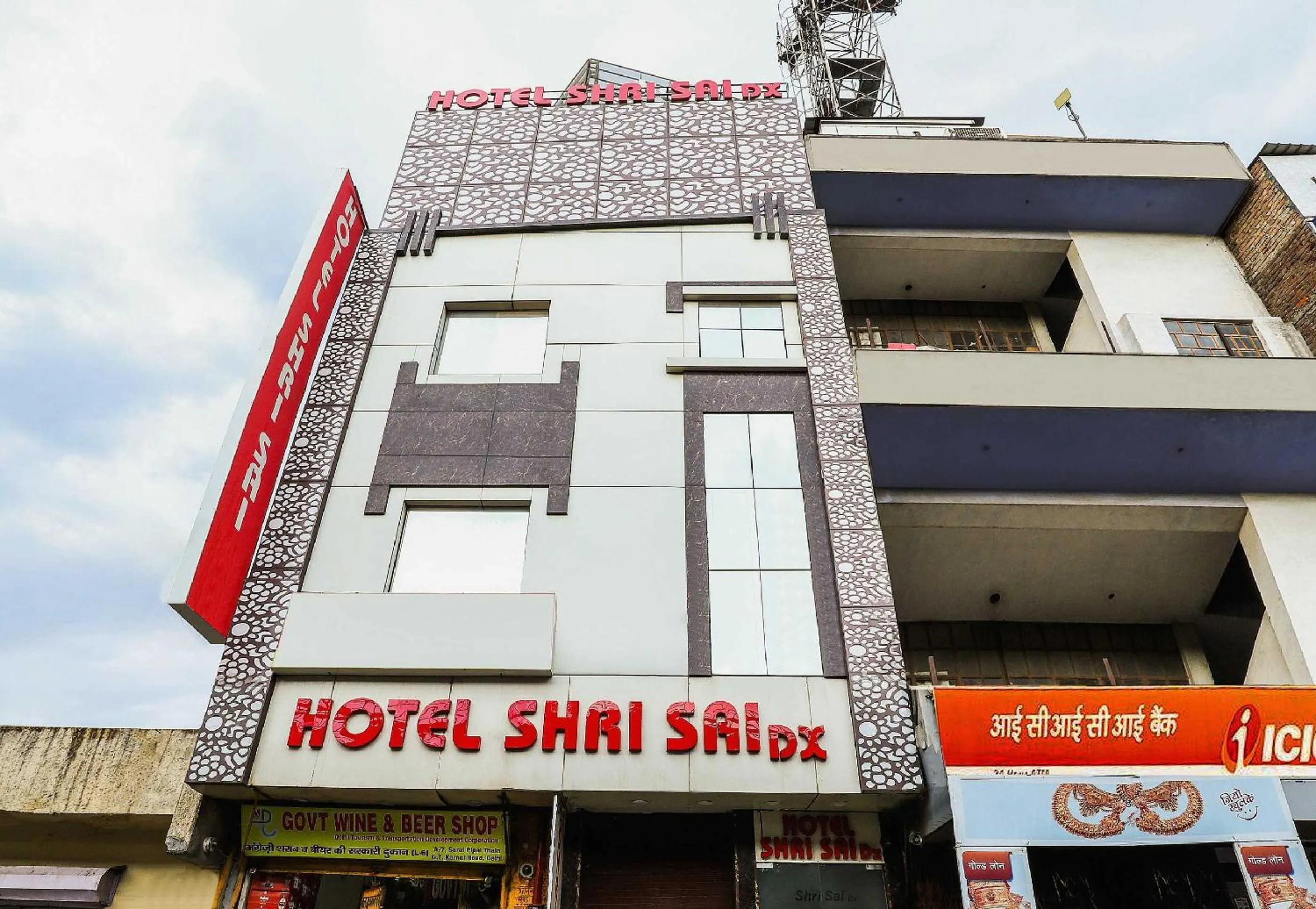 Facade/entrance in Hotel O Shri Sai