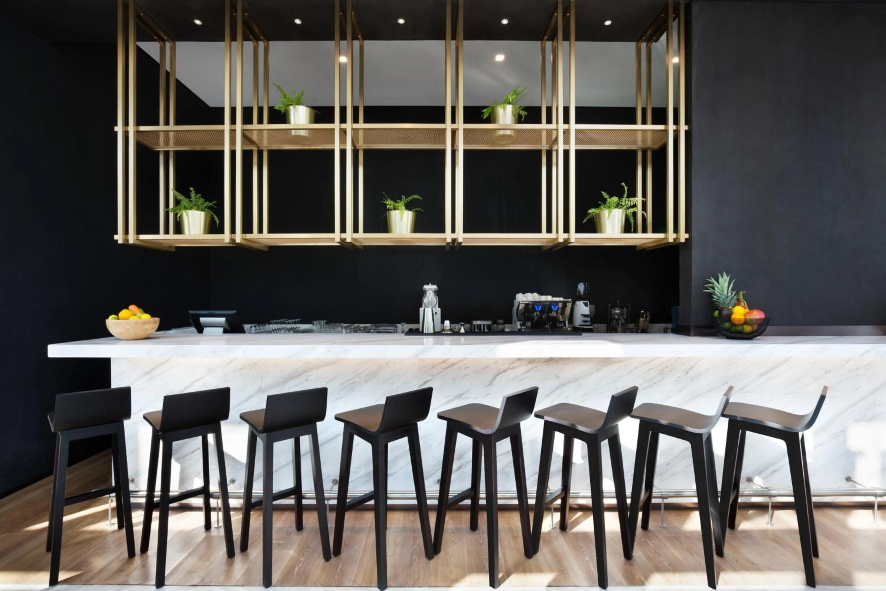 Lounge or bar in Novotel Bur Dubai - Healthcare City