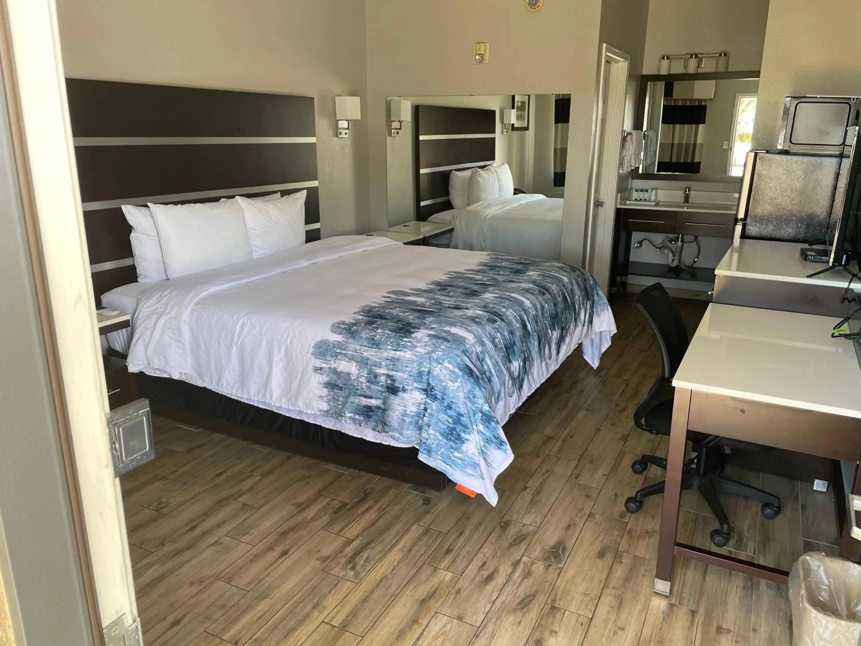 Bed in Americas Best Value Inn Arlington