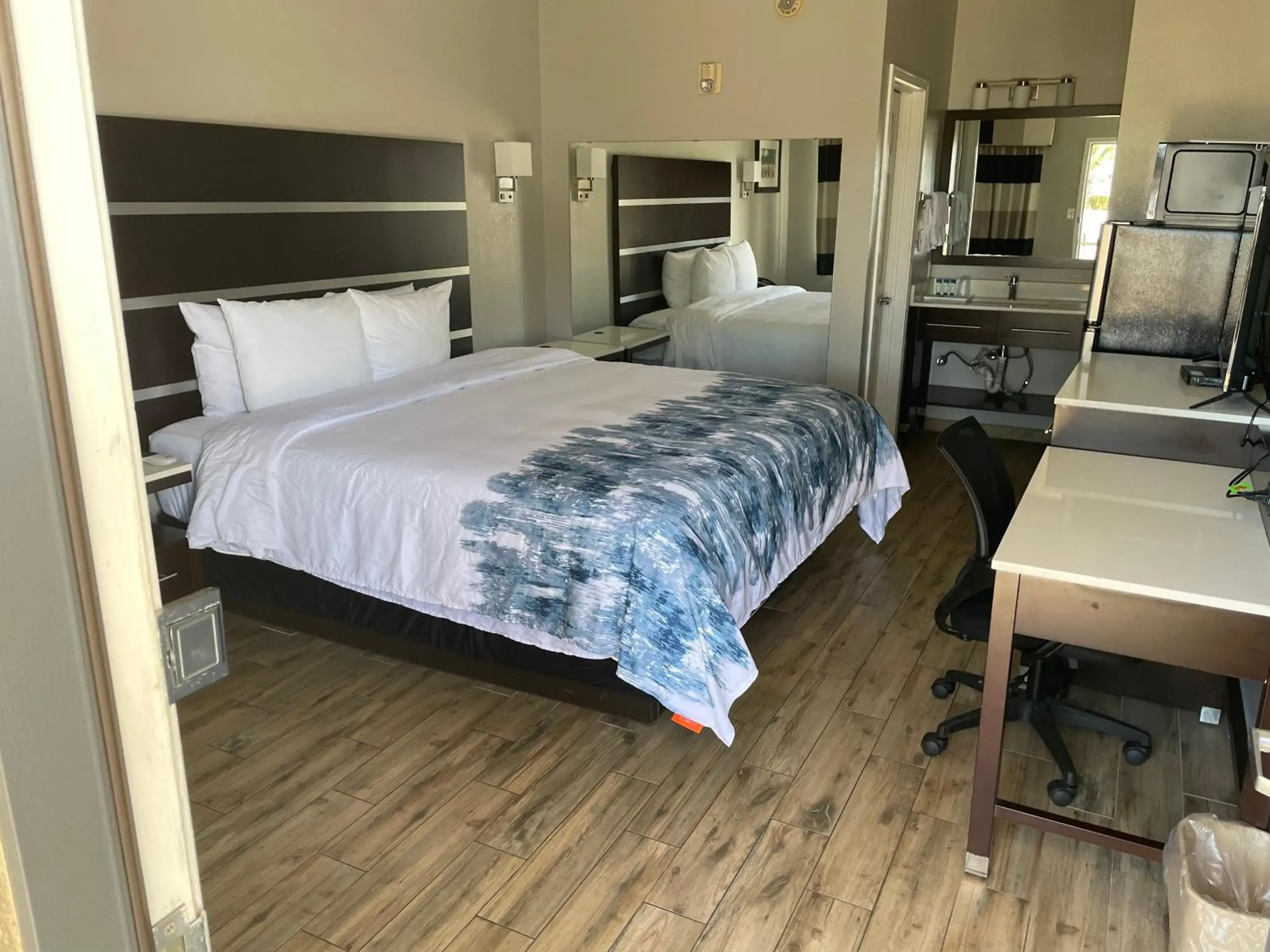 Bed in Americas Best Value Inn Arlington Bed in Americas Best Value Inn Arlington