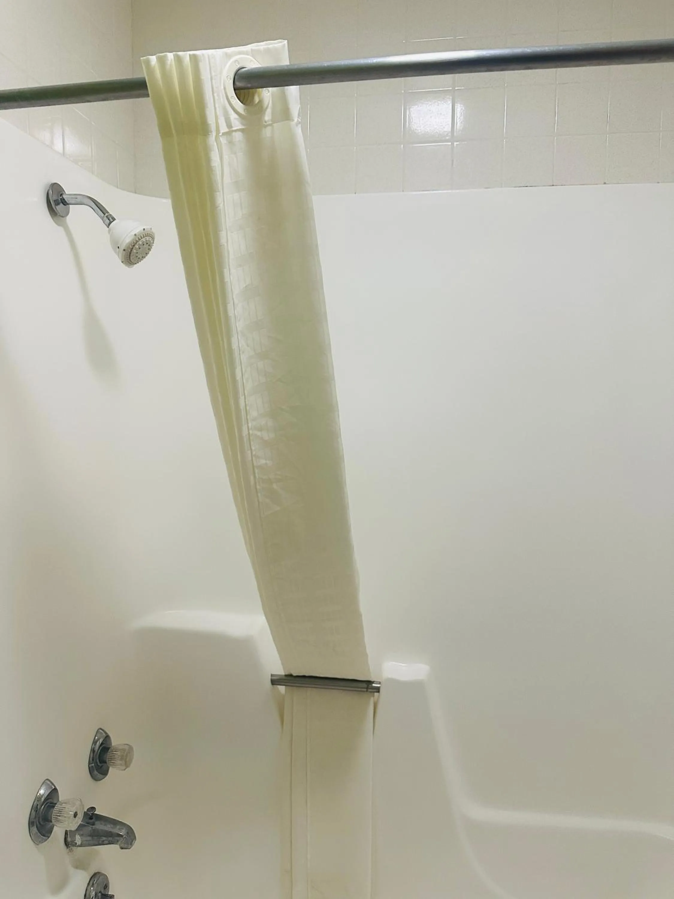 Shower in Country Inn - Licking