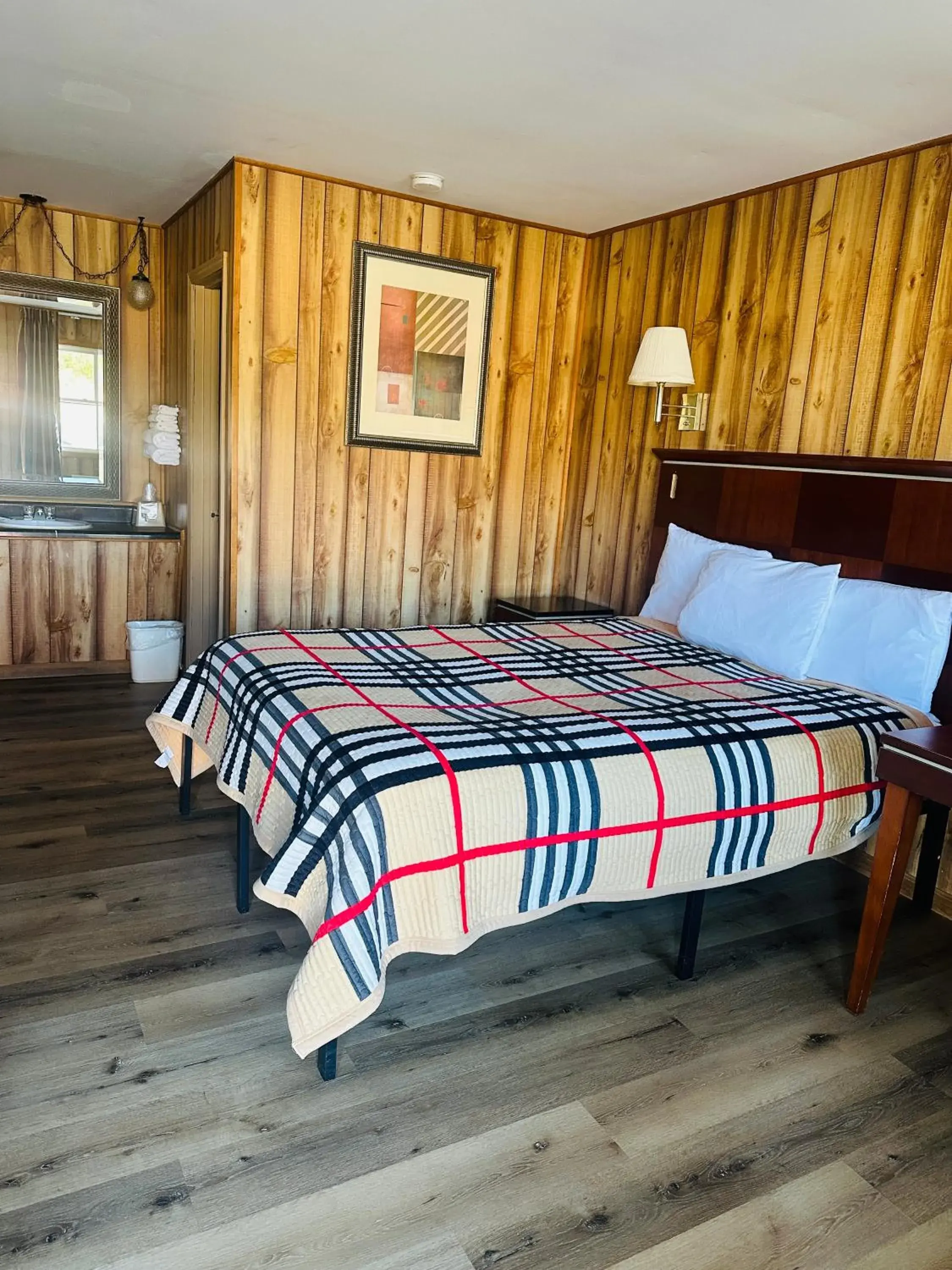 Queen Room - single occupancy in Country Inn - Licking Queen Room - single occupancy in Country Inn - Licking