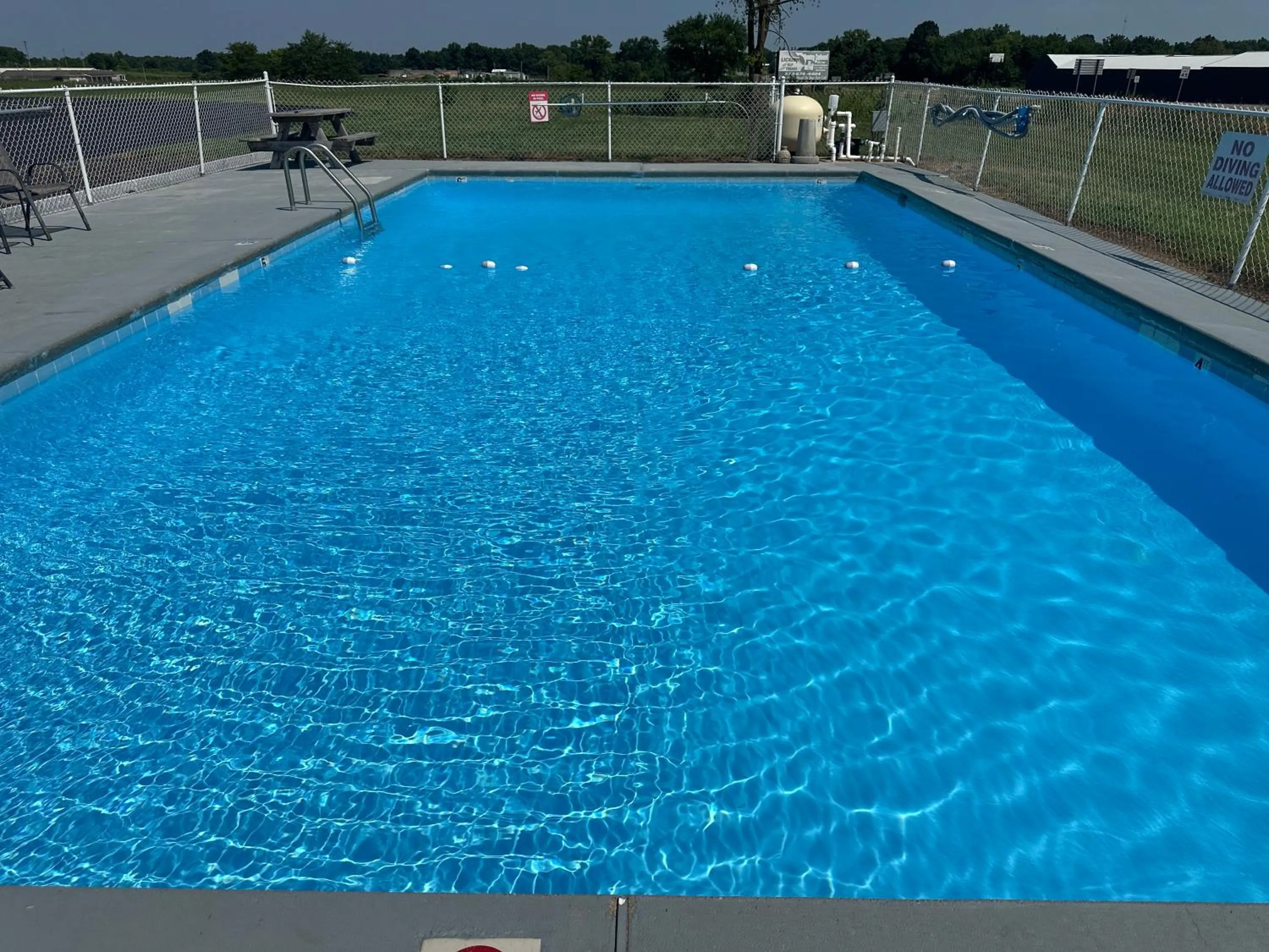 Swimming pool in Country Inn - Licking