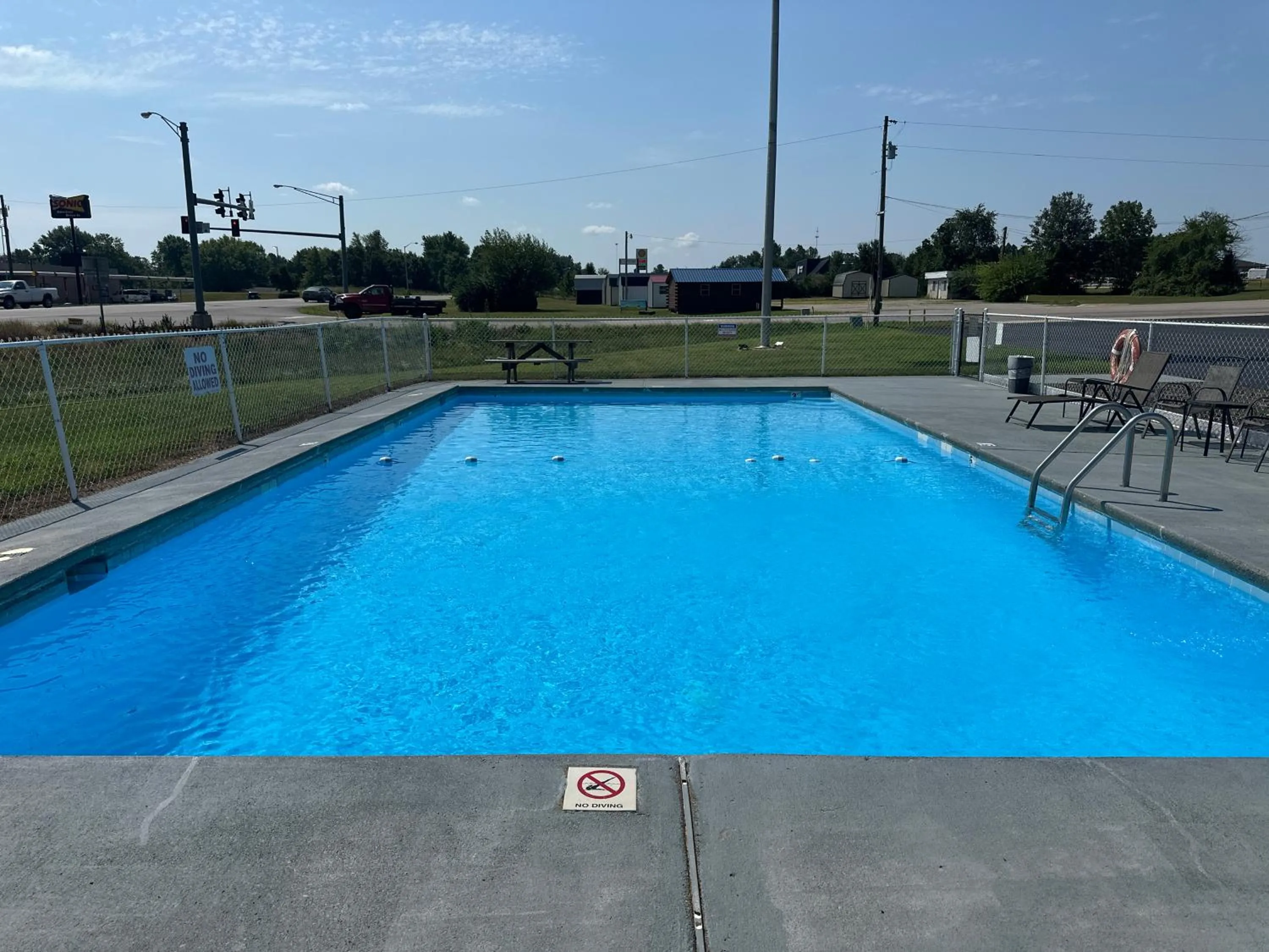 Swimming pool in Country Inn - Licking