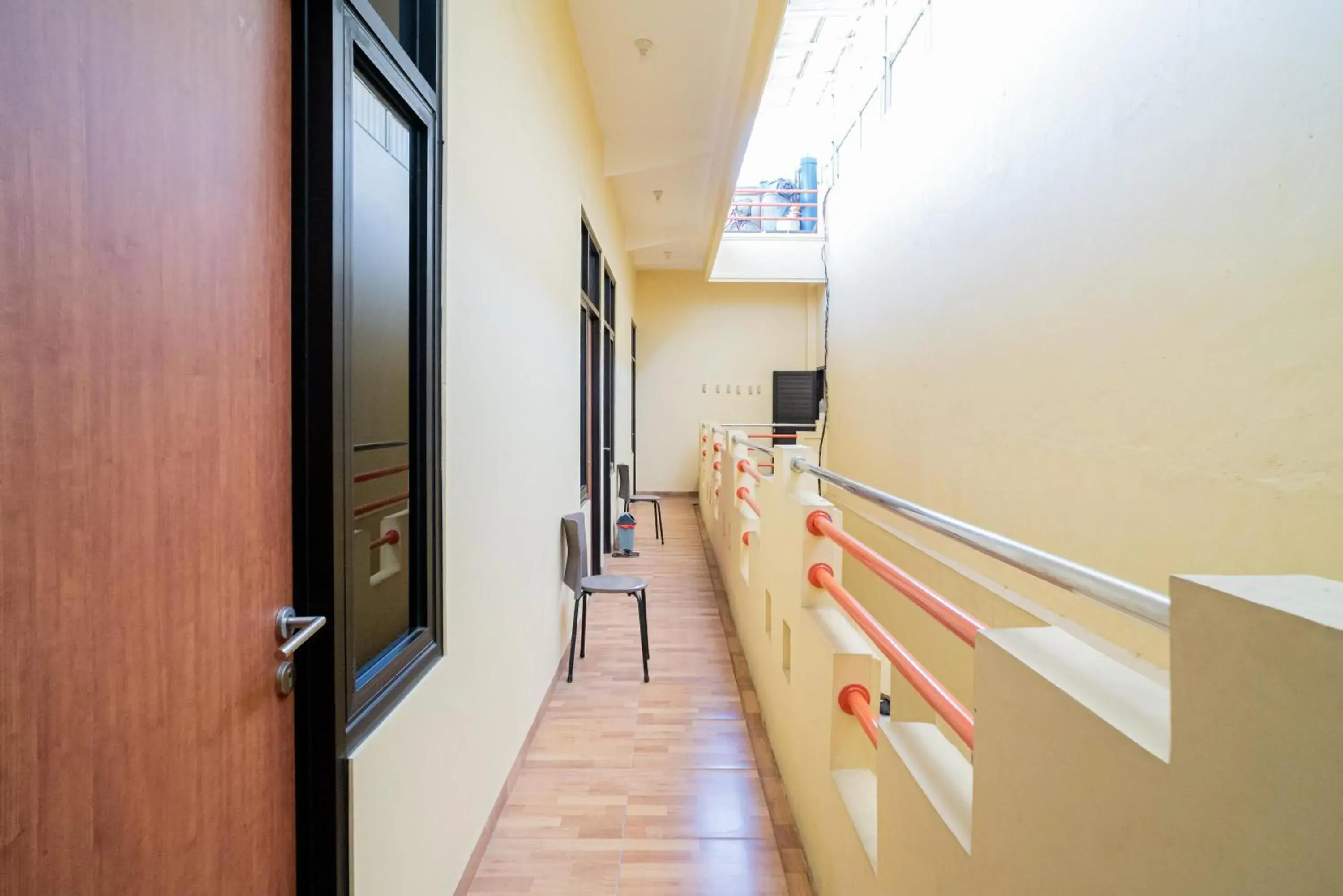 Balcony/Terrace in RedDoorz Syariah near Jembatan Merah Plaza Balcony/Terrace in RedDoorz Syariah near Jembatan Merah Plaza