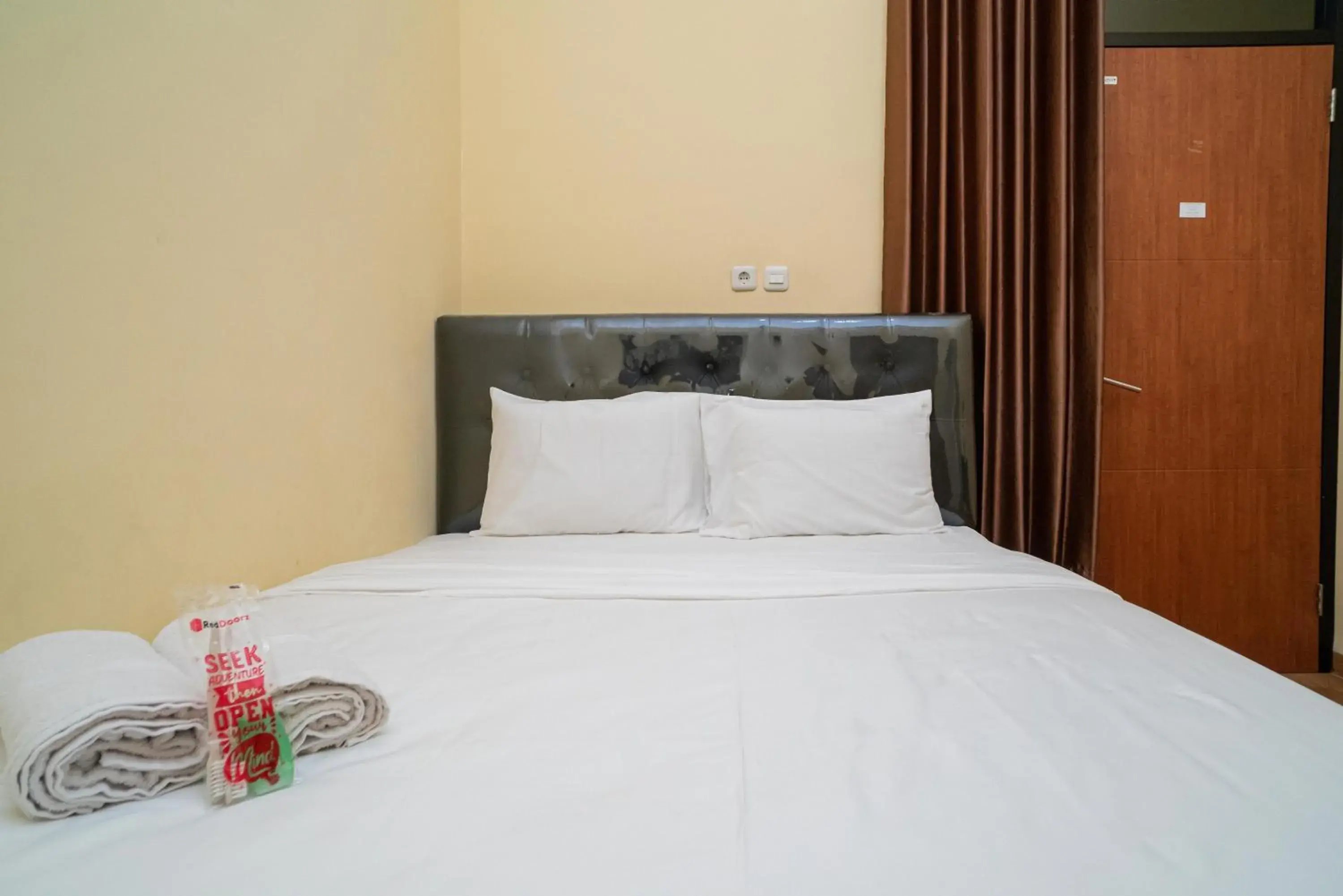 Bedroom, Bed in RedDoorz Syariah near Jembatan Merah Plaza Bedroom, Bed in RedDoorz Syariah near Jembatan Merah Plaza