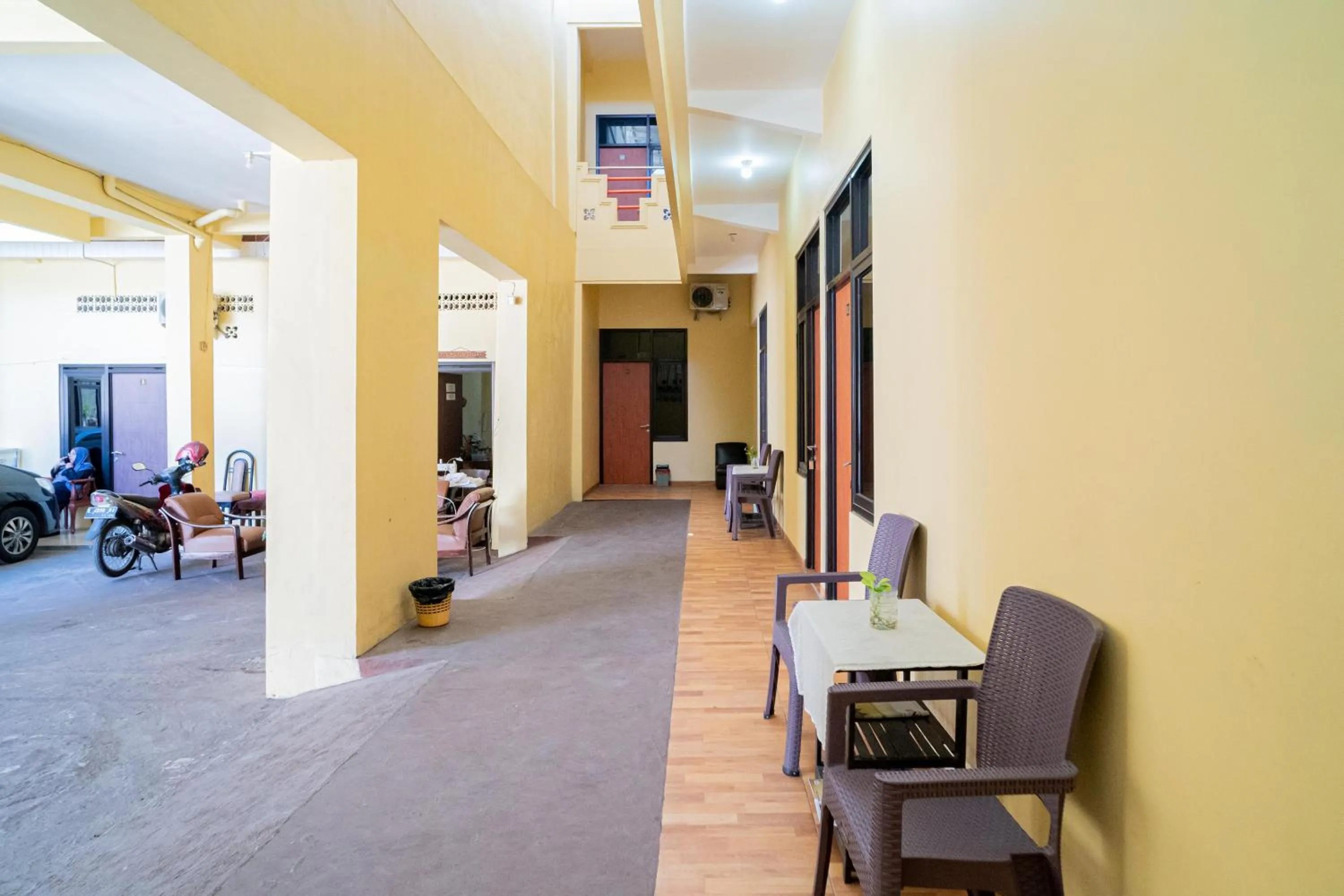 Facade/entrance in RedDoorz Syariah near Jembatan Merah Plaza