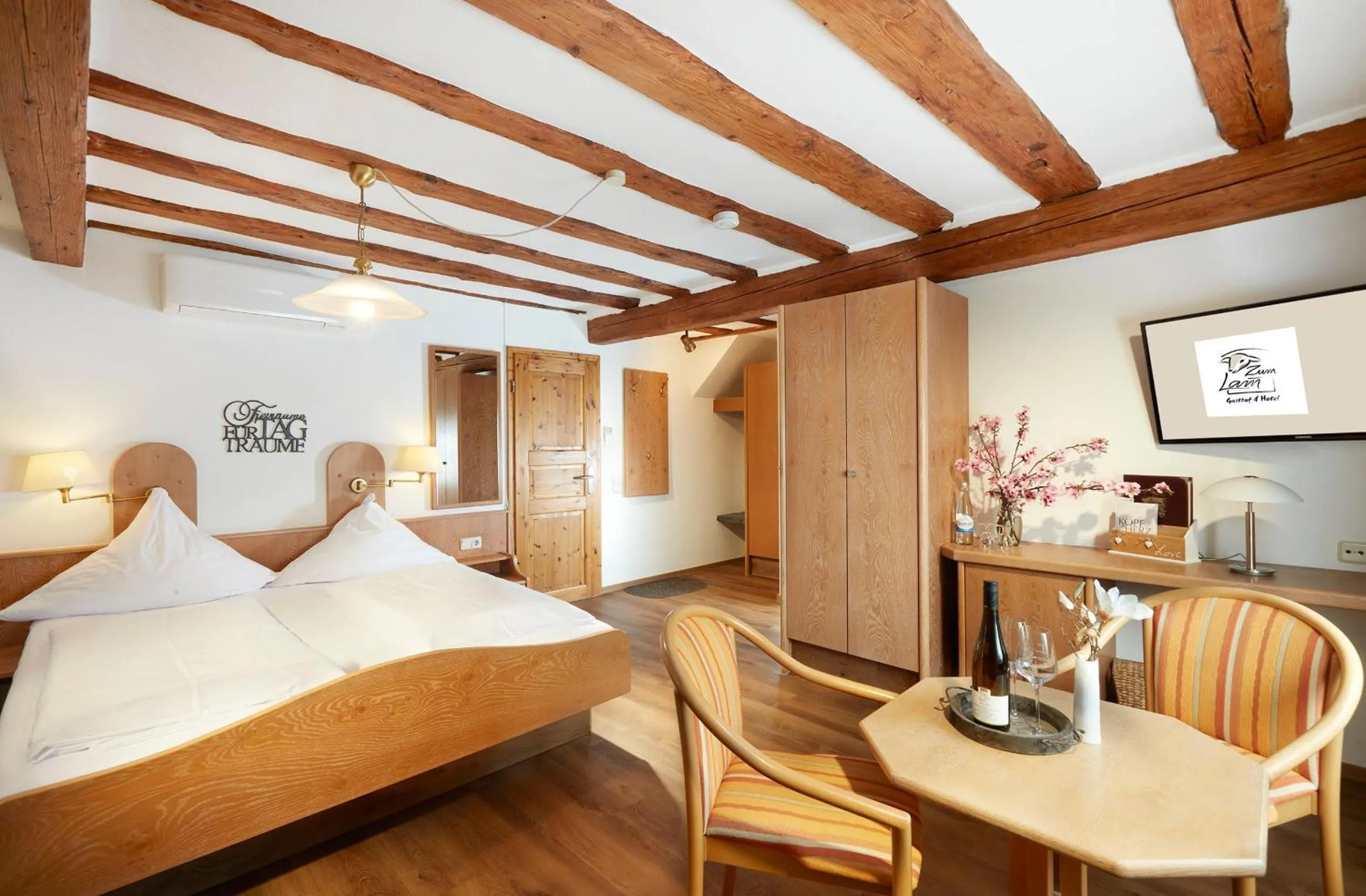 Photo of the whole room, Bed in Gasthof Zum Lam