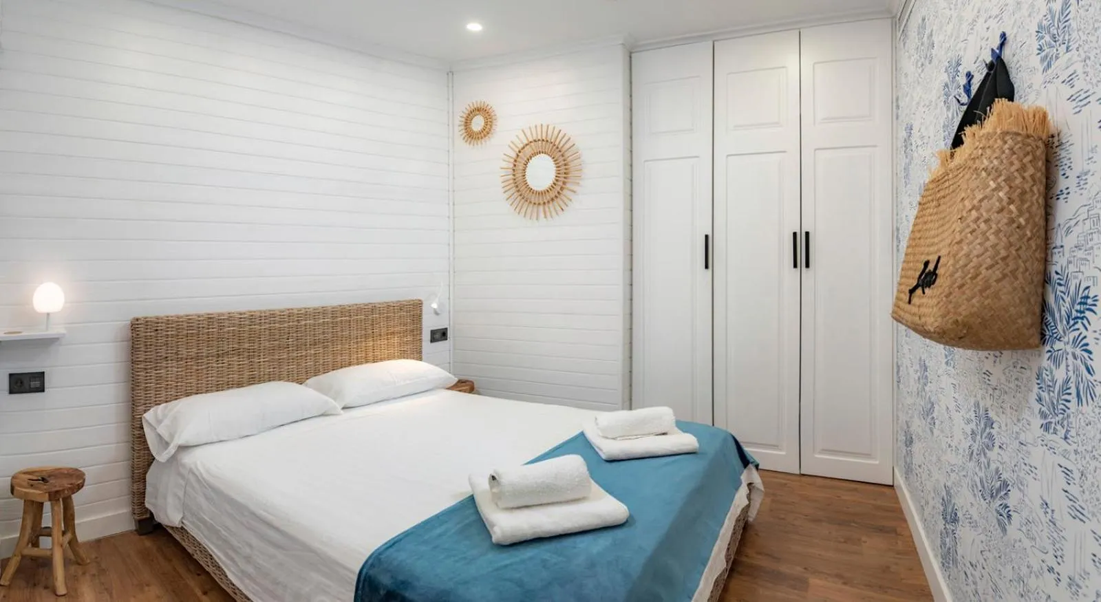 Bed in "Breeze" Aparthotel by Parrot`s House