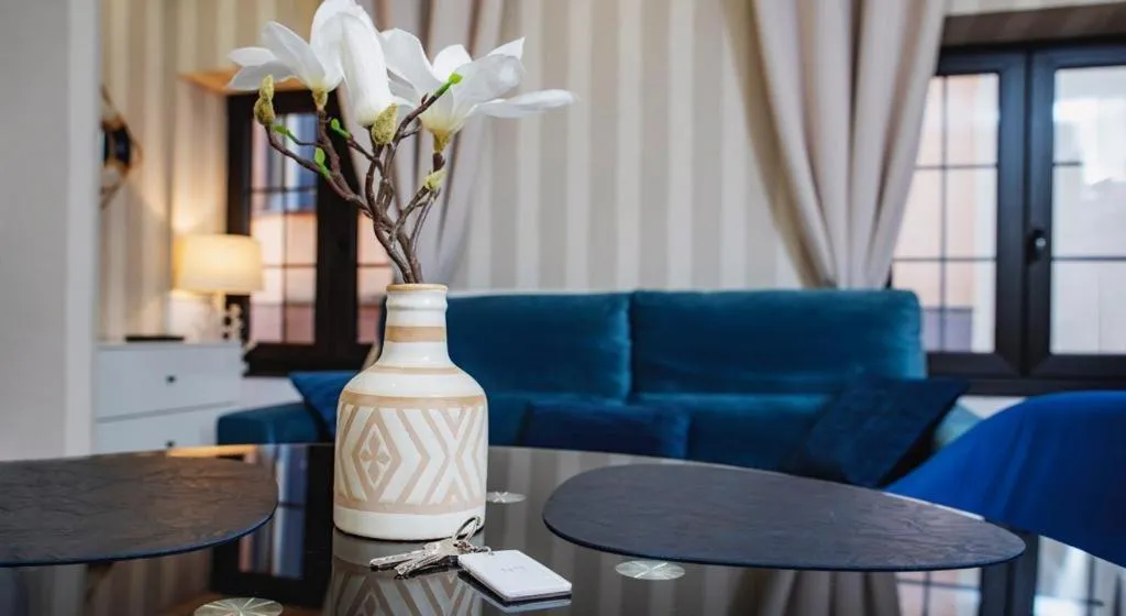 "Breeze" Aparthotel by Parrot`s House