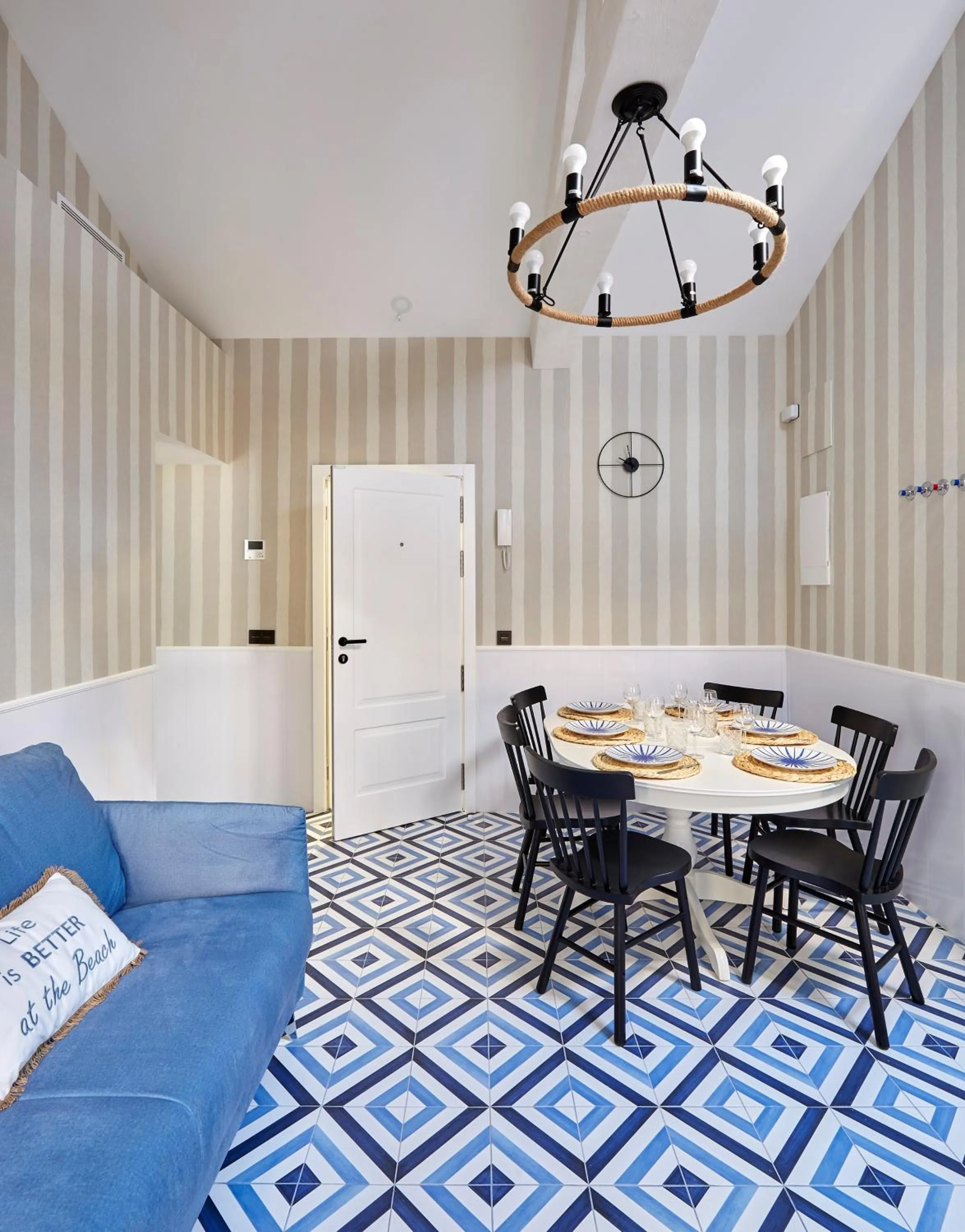 "Breeze" Aparthotel by Parrot`s House