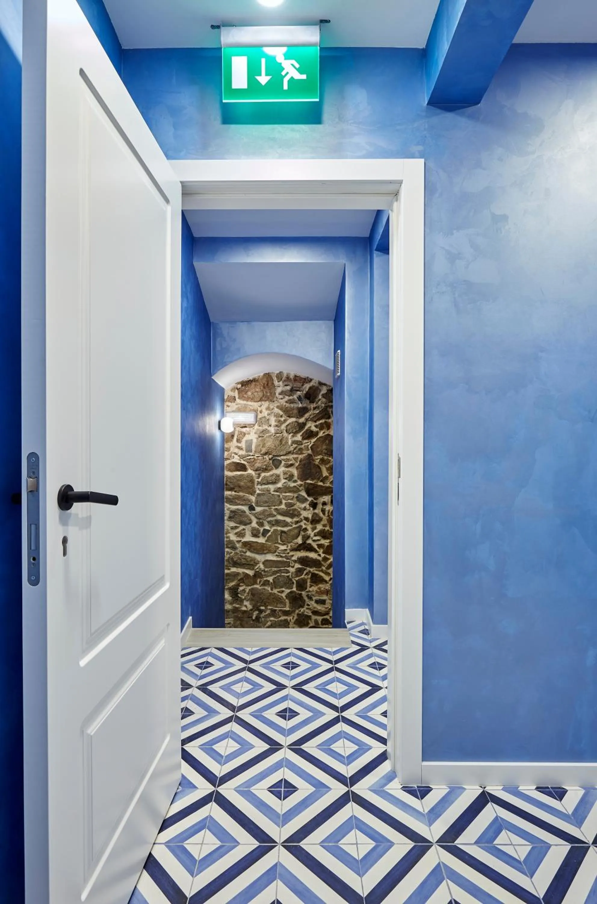 "Breeze" Aparthotel by Parrot`s House