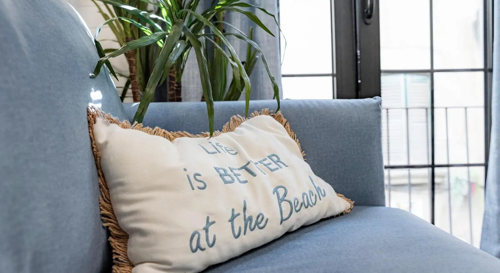 "Breeze" Aparthotel by Parrot`s House