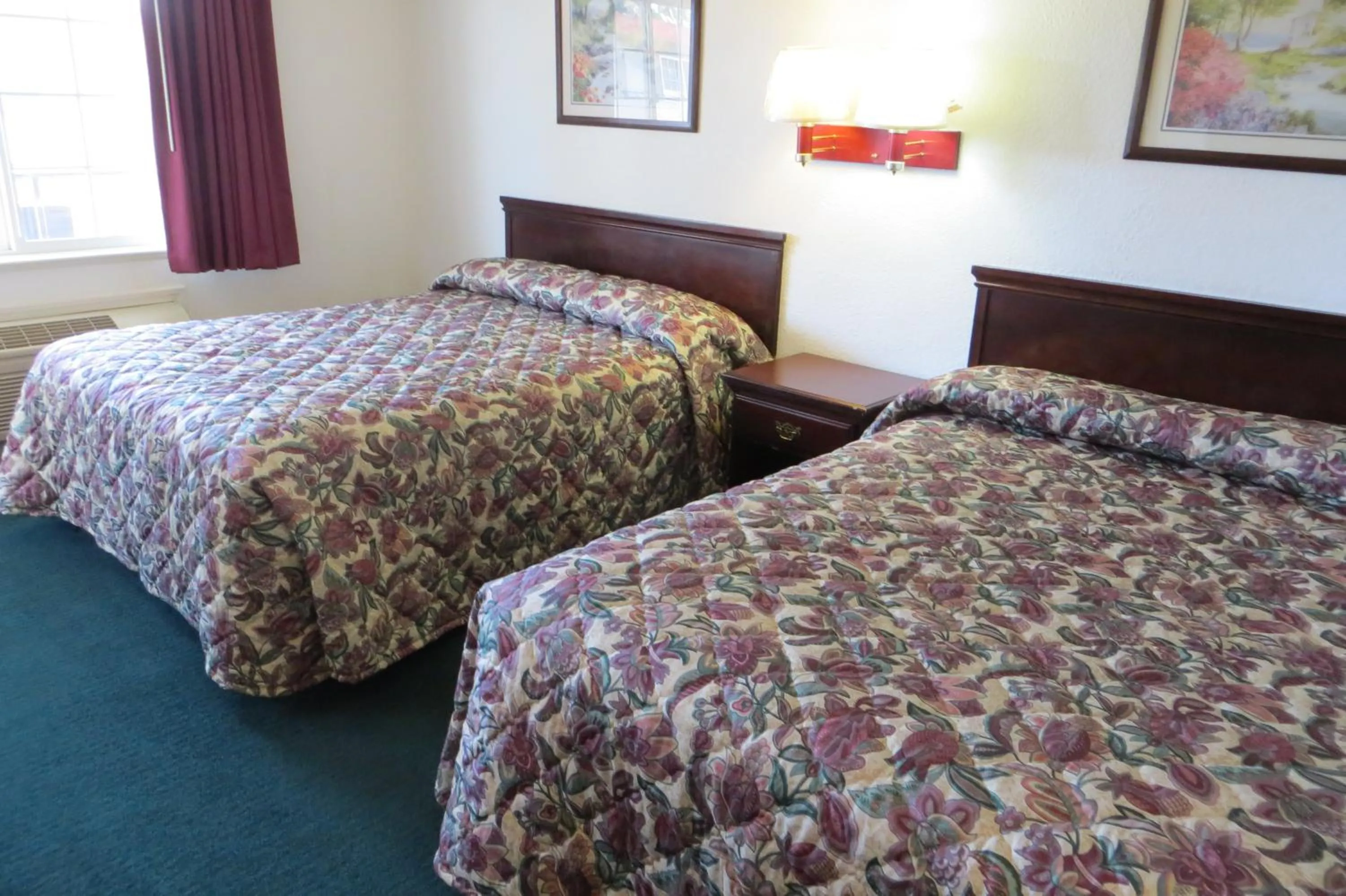 Bed in Capri Motel