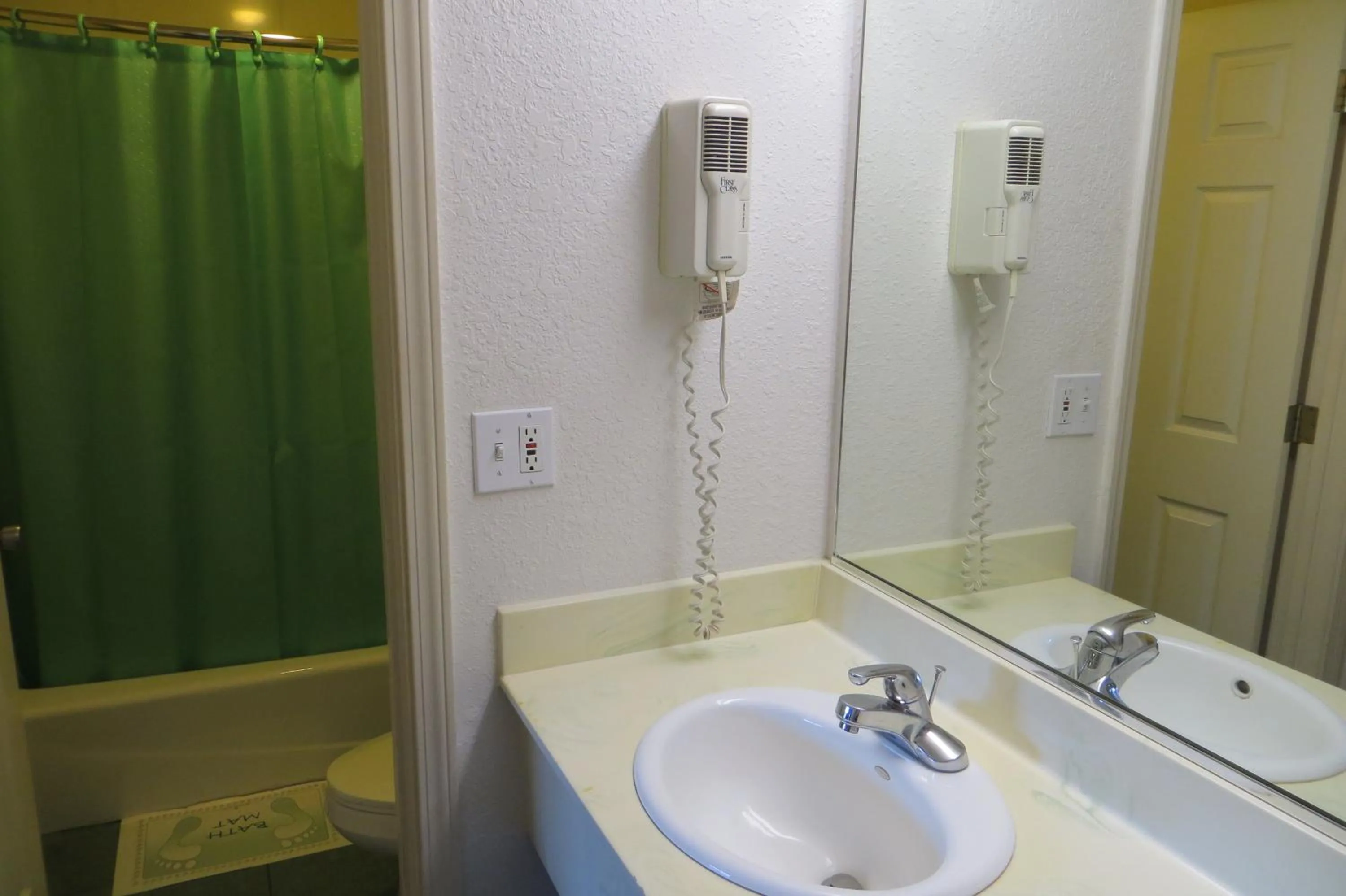 Bathroom in Capri Motel